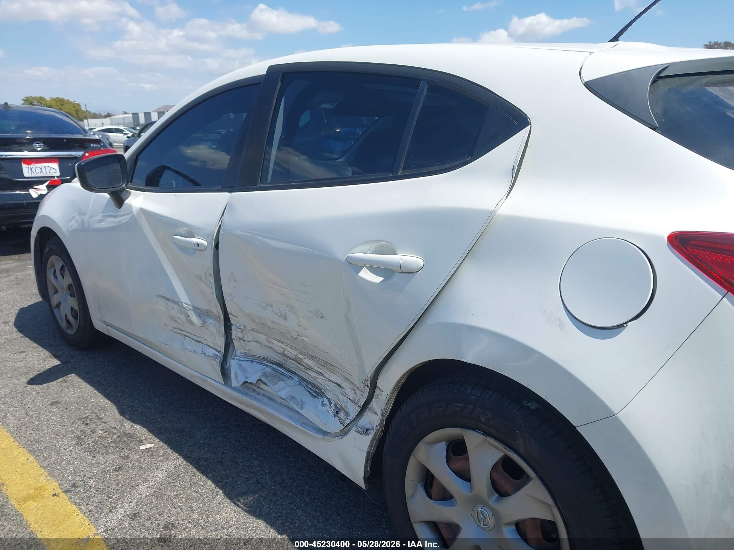 2015 Mazda Mazda3 I Sport Белый vin: JM1BM1K75F1252505