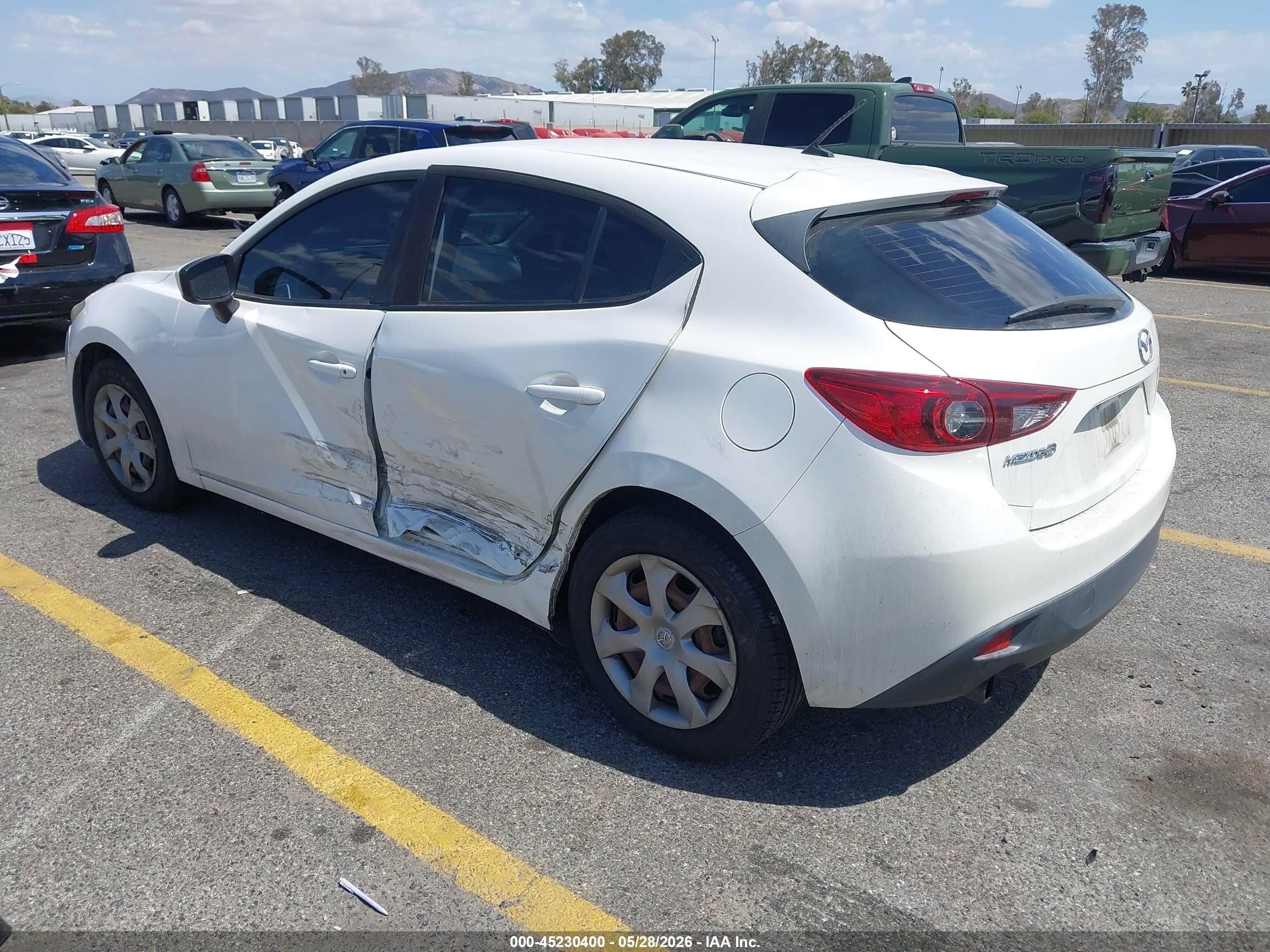 2015 Mazda Mazda3 I Sport Белый vin: JM1BM1K75F1252505