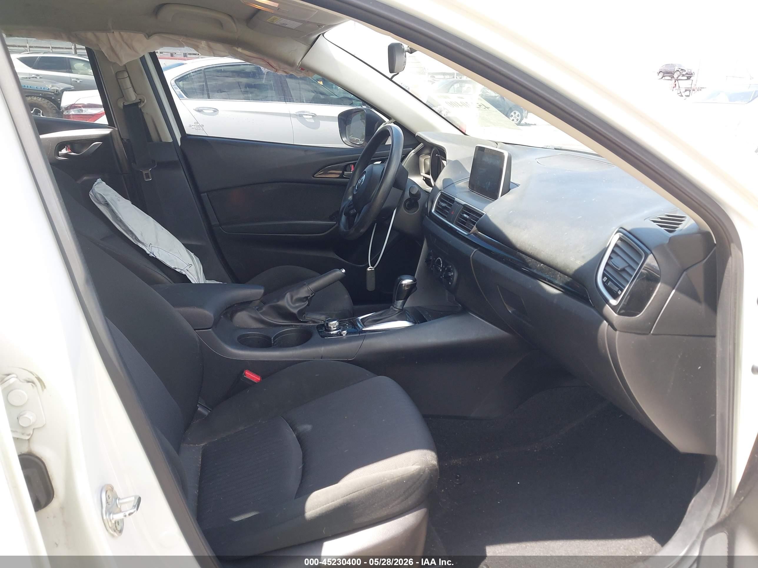 2015 Mazda Mazda3 I Sport Белый vin: JM1BM1K75F1252505
