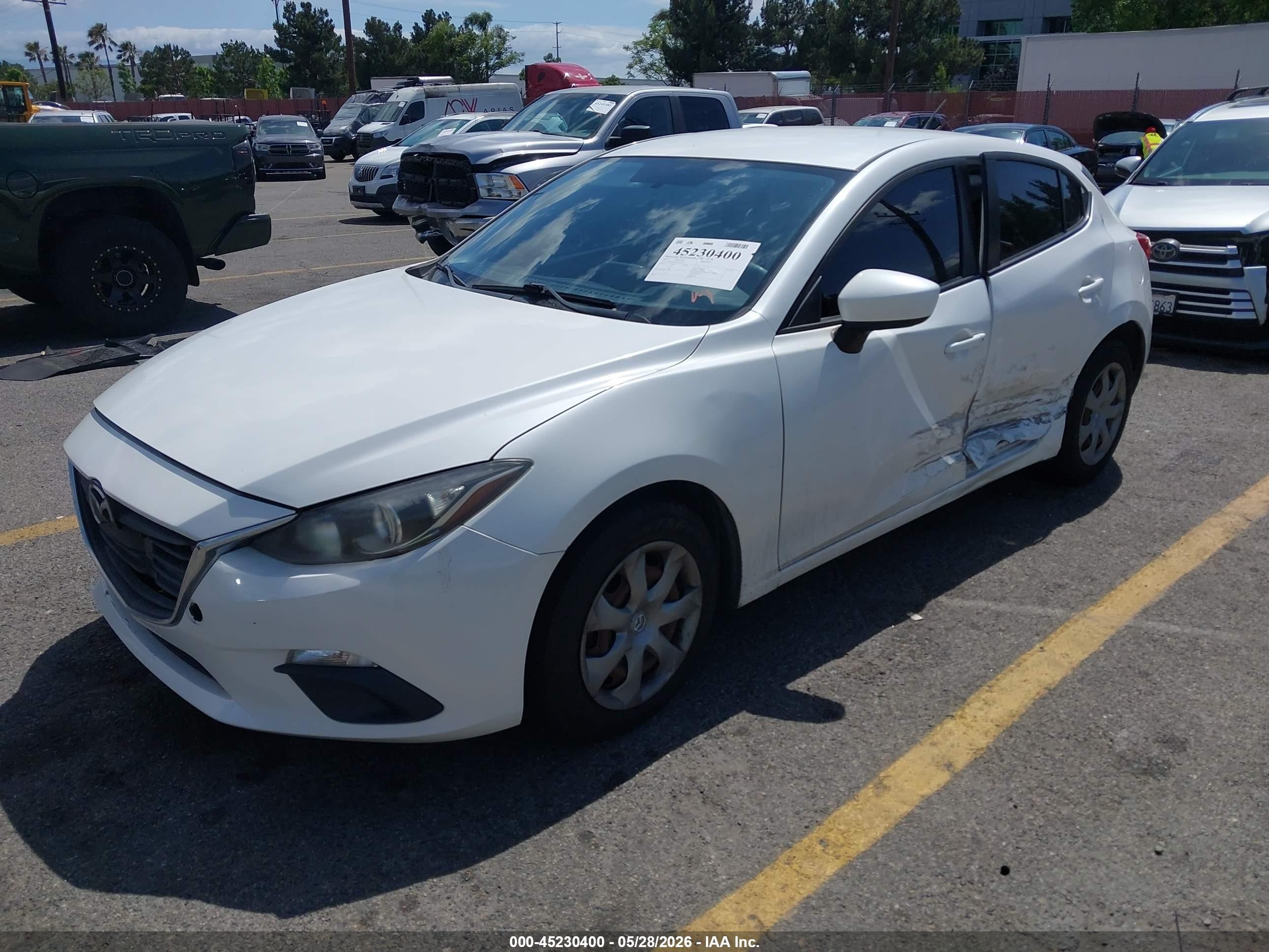 2015 Mazda Mazda3 I Sport Белый vin: JM1BM1K75F1252505