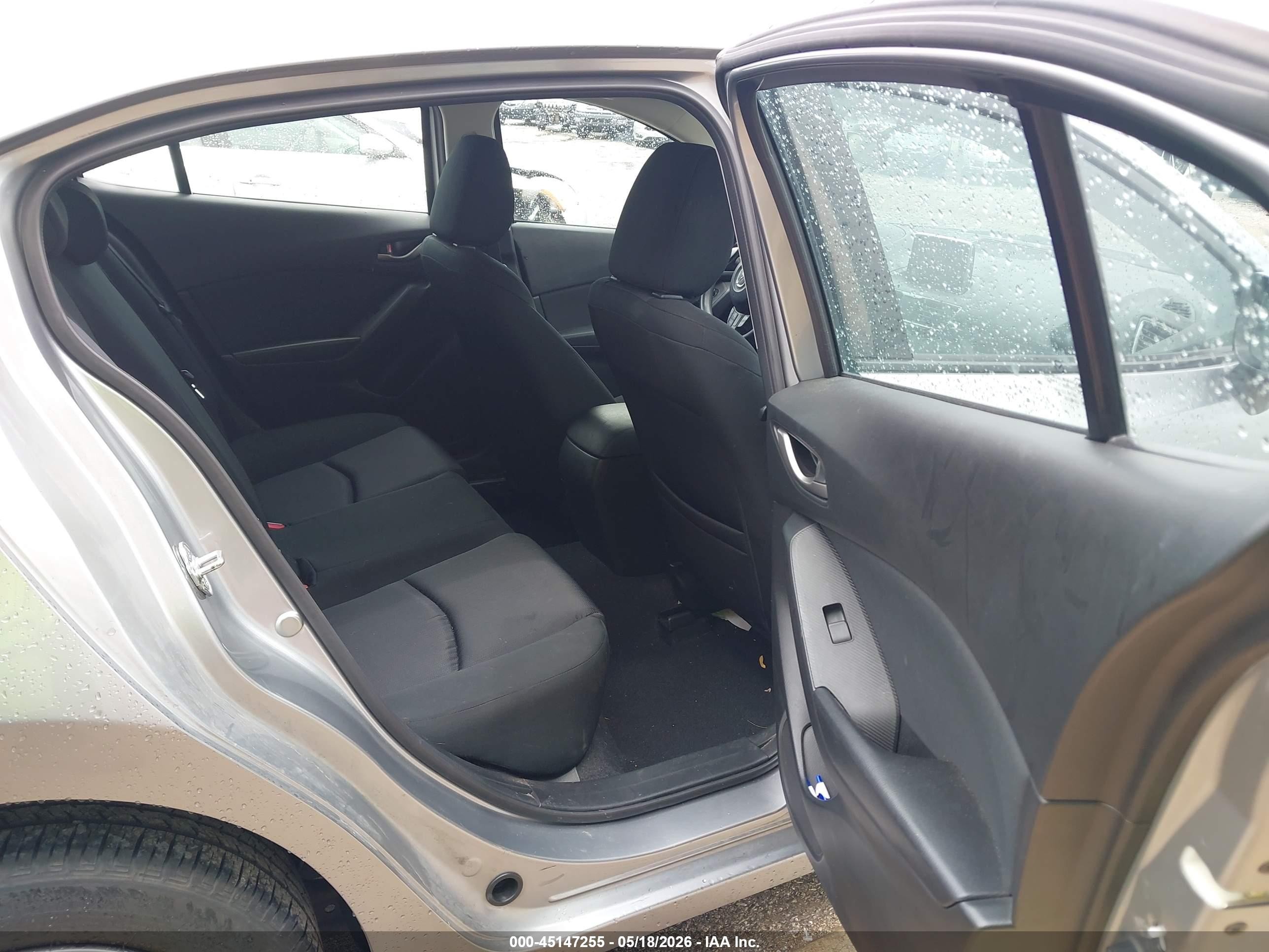 2015 Mazda Mazda3 I Sport Silver vin: JM1BM1K77F1225063