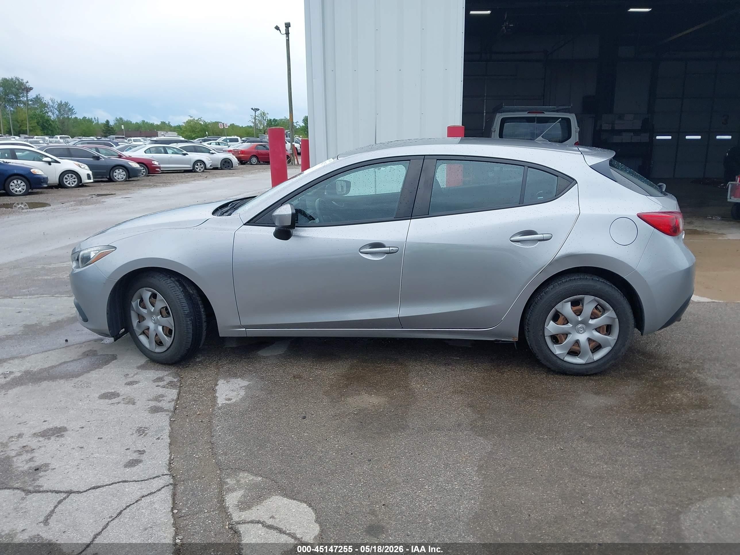 2015 Mazda Mazda3 I Sport Silver vin: JM1BM1K77F1225063