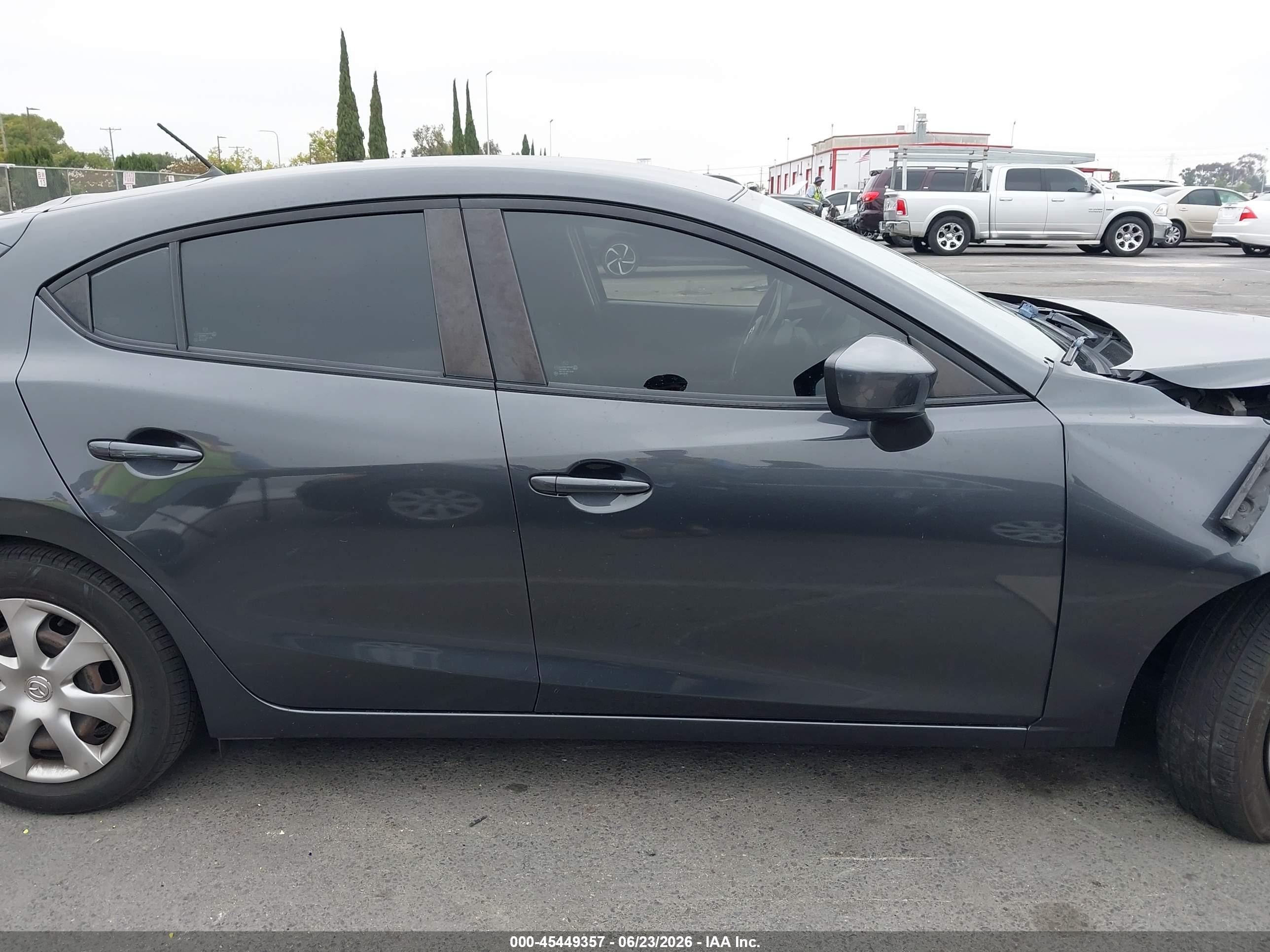 2015 Mazda Mazda3 I Sport Gray vin: JM1BM1K77F1257947