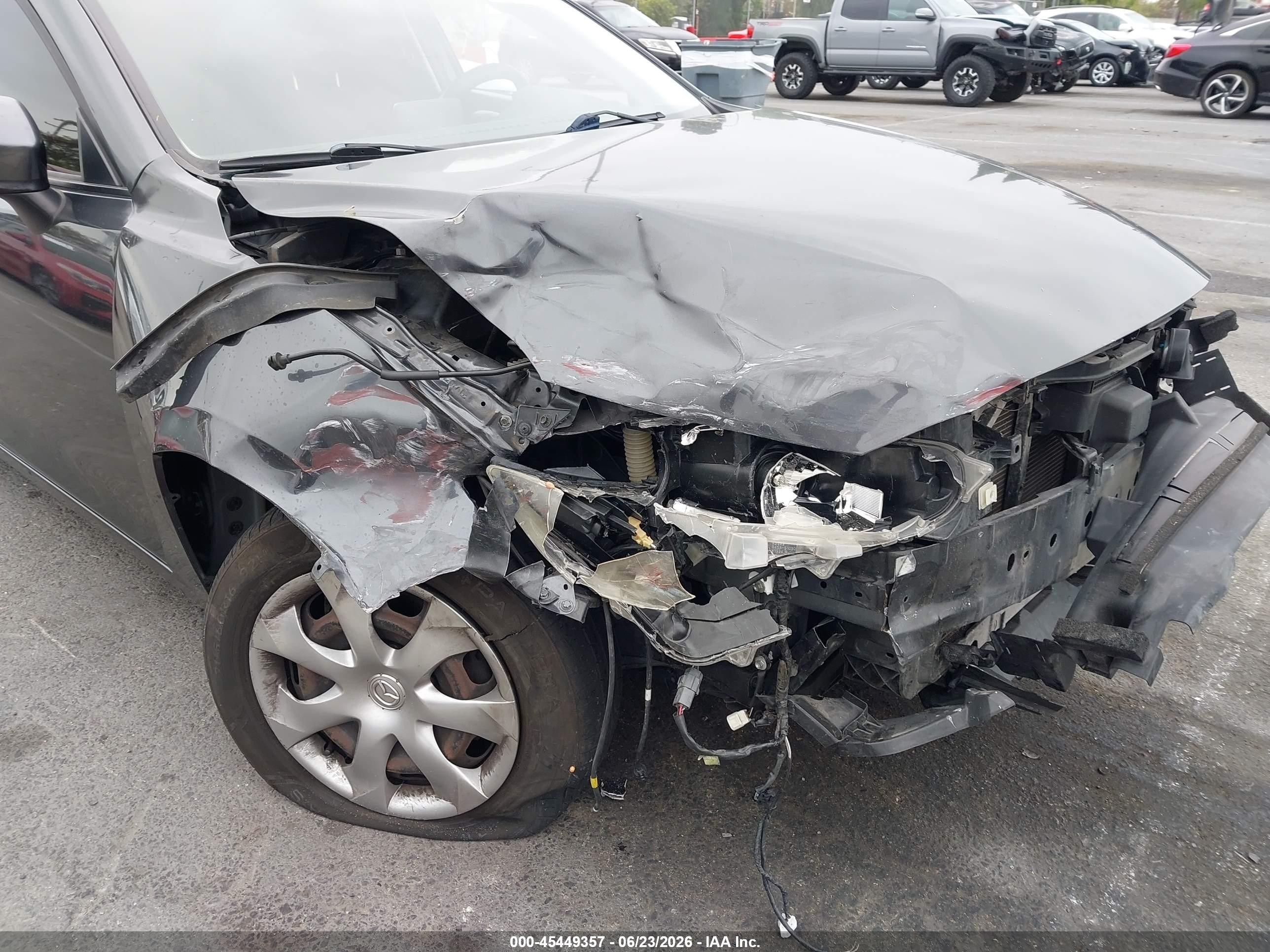 2015 Mazda Mazda3 I Sport Gray vin: JM1BM1K77F1257947
