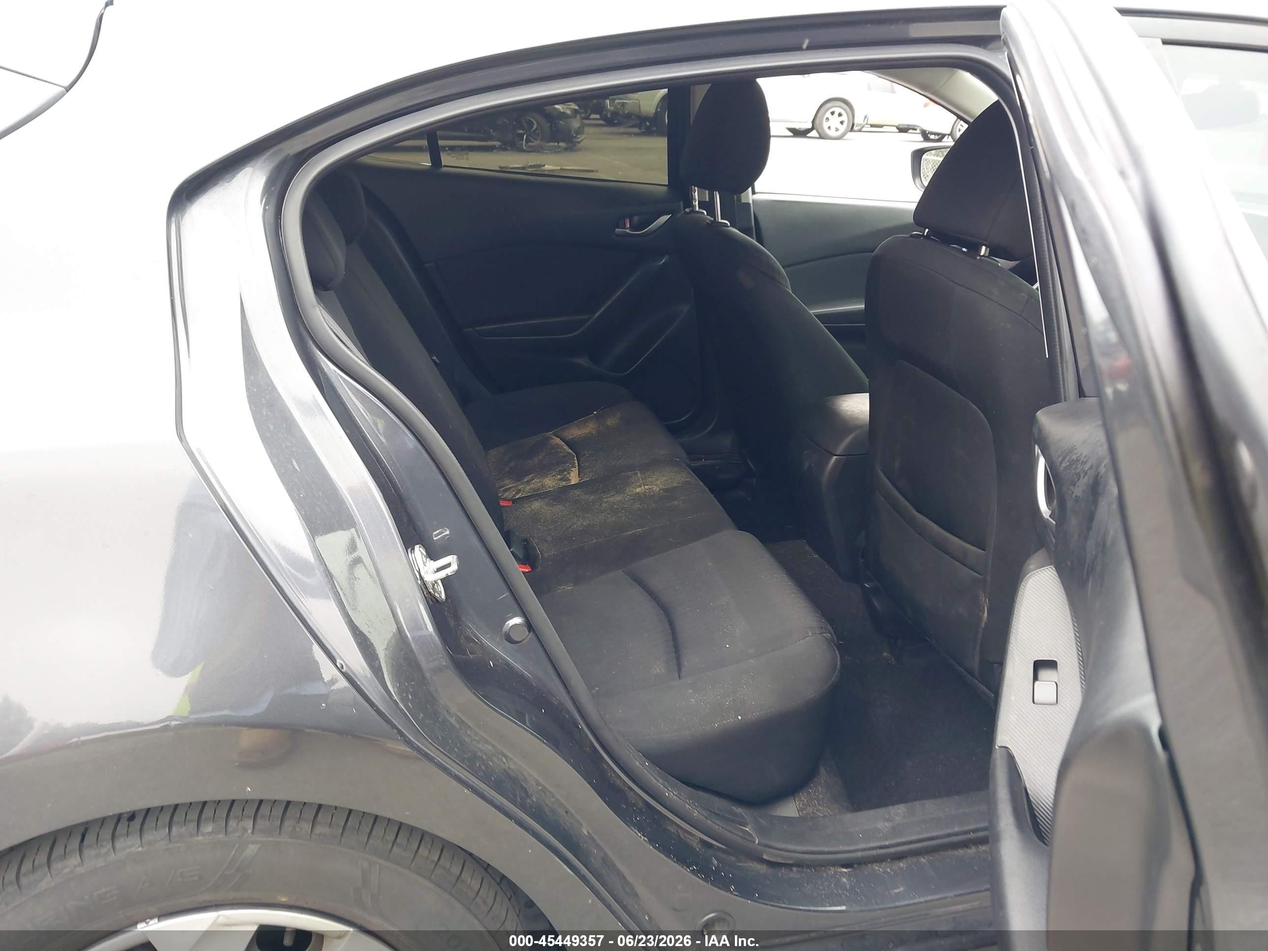 2015 Mazda Mazda3 I Sport Gray vin: JM1BM1K77F1257947