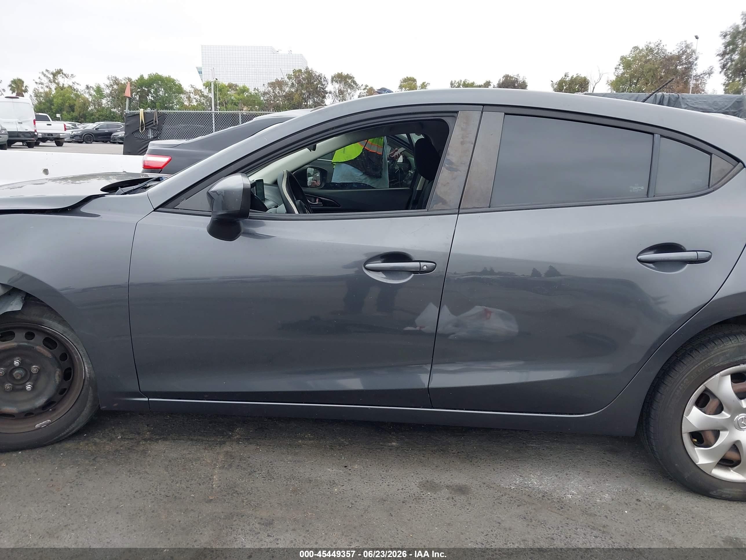 2015 Mazda Mazda3 I Sport Gray vin: JM1BM1K77F1257947
