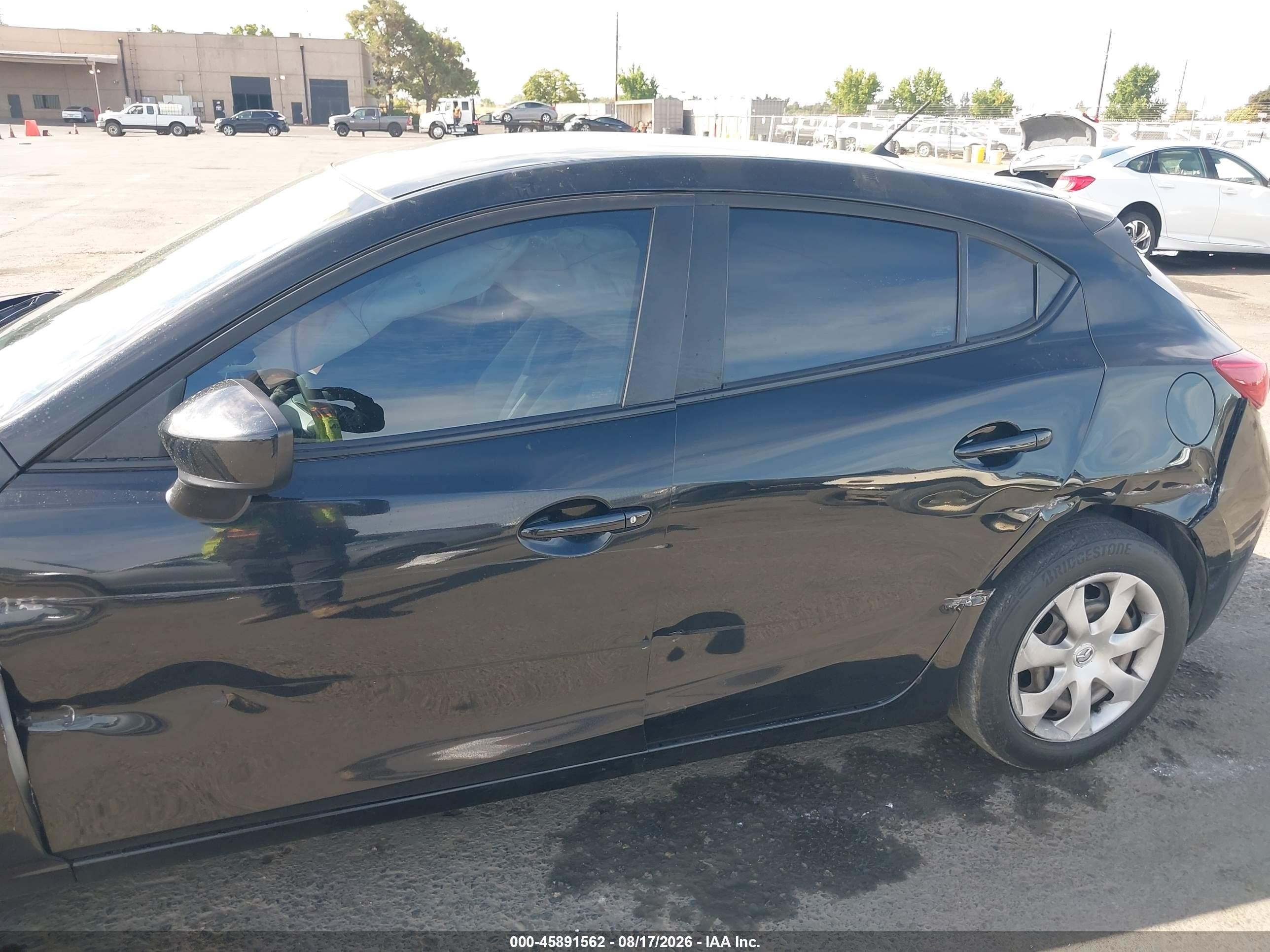 2015 Mazda Mazda3 I Sport Черный vin: JM1BM1K77F1258631