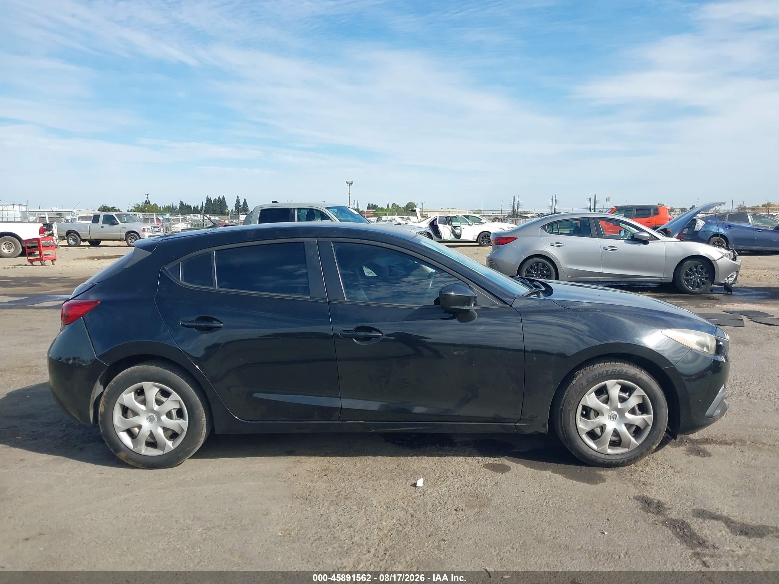 2015 Mazda Mazda3 I Sport Черный vin: JM1BM1K77F1258631