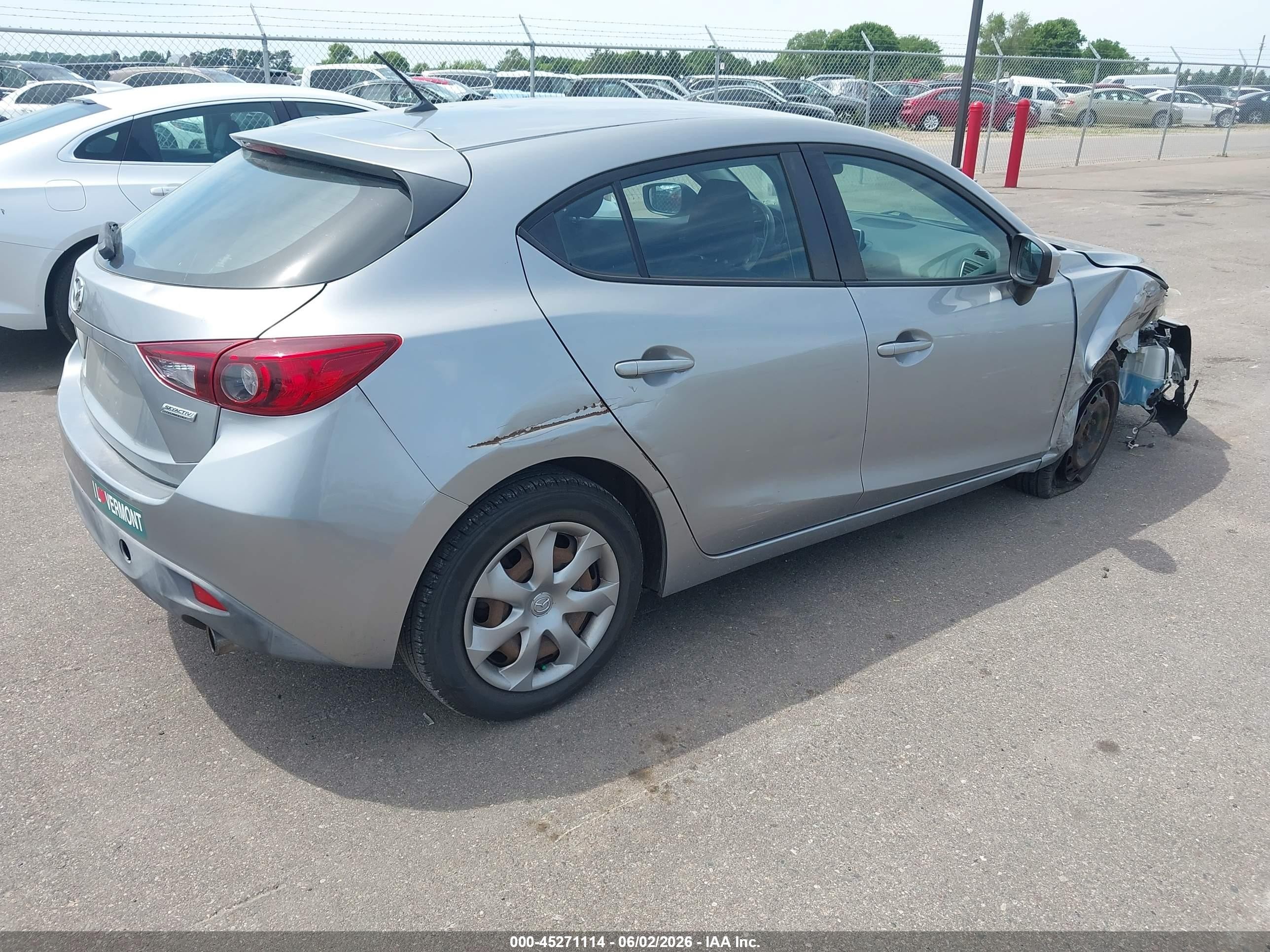 2014 Mazda Mazda3 I Sport Silver vin: JM1BM1K79E1200650