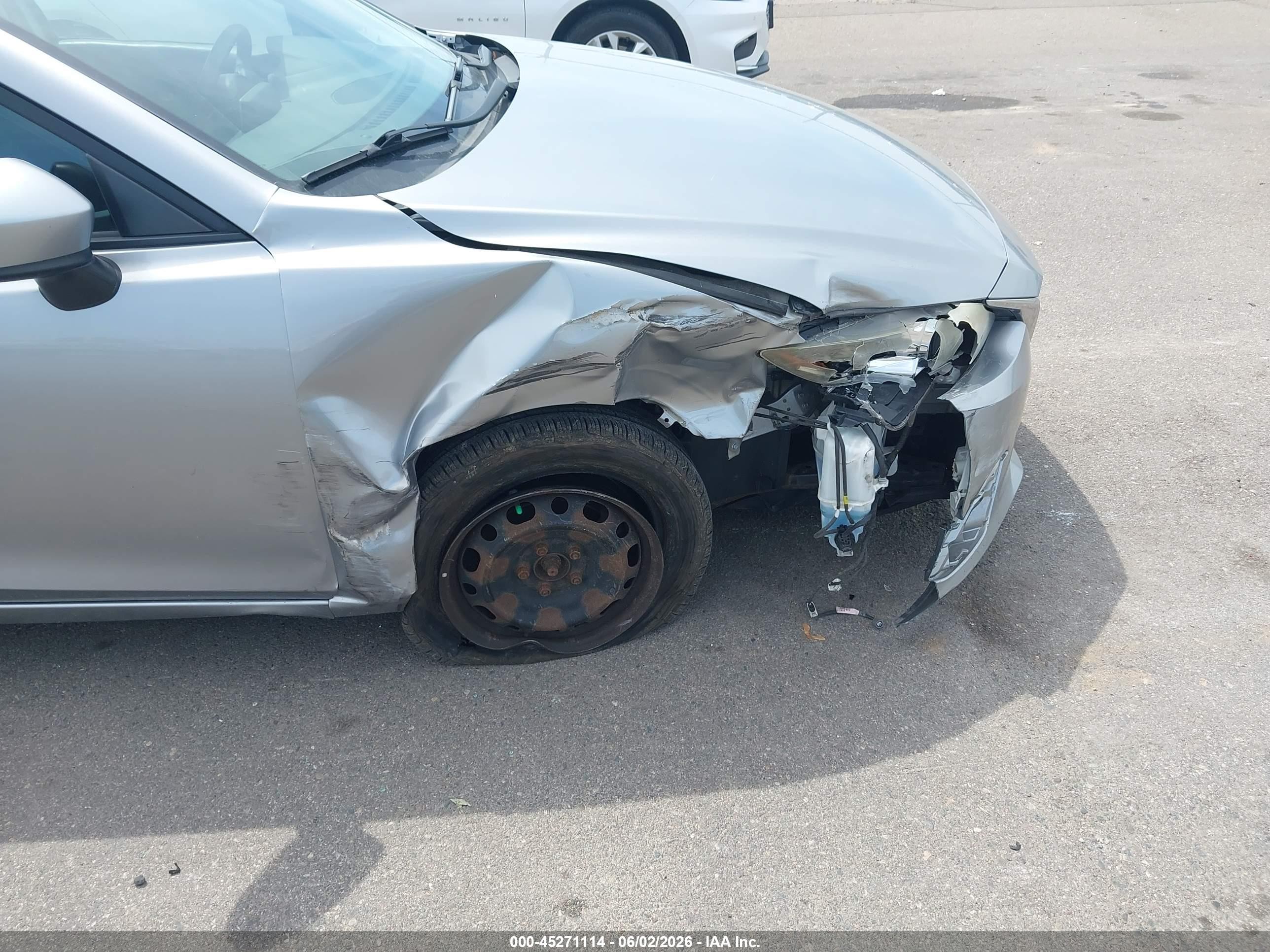 2014 Mazda Mazda3 I Sport Silver vin: JM1BM1K79E1200650