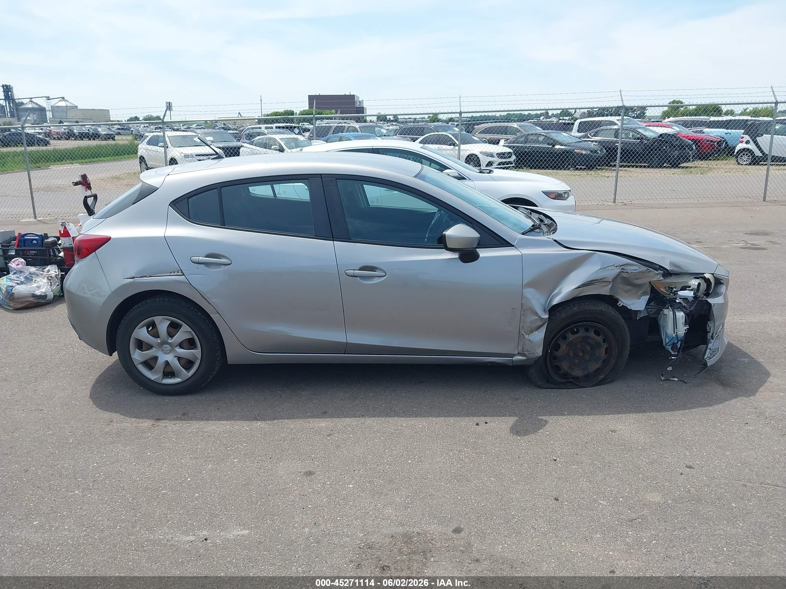 2014 Mazda Mazda3 I Sport Silver vin: JM1BM1K79E1200650