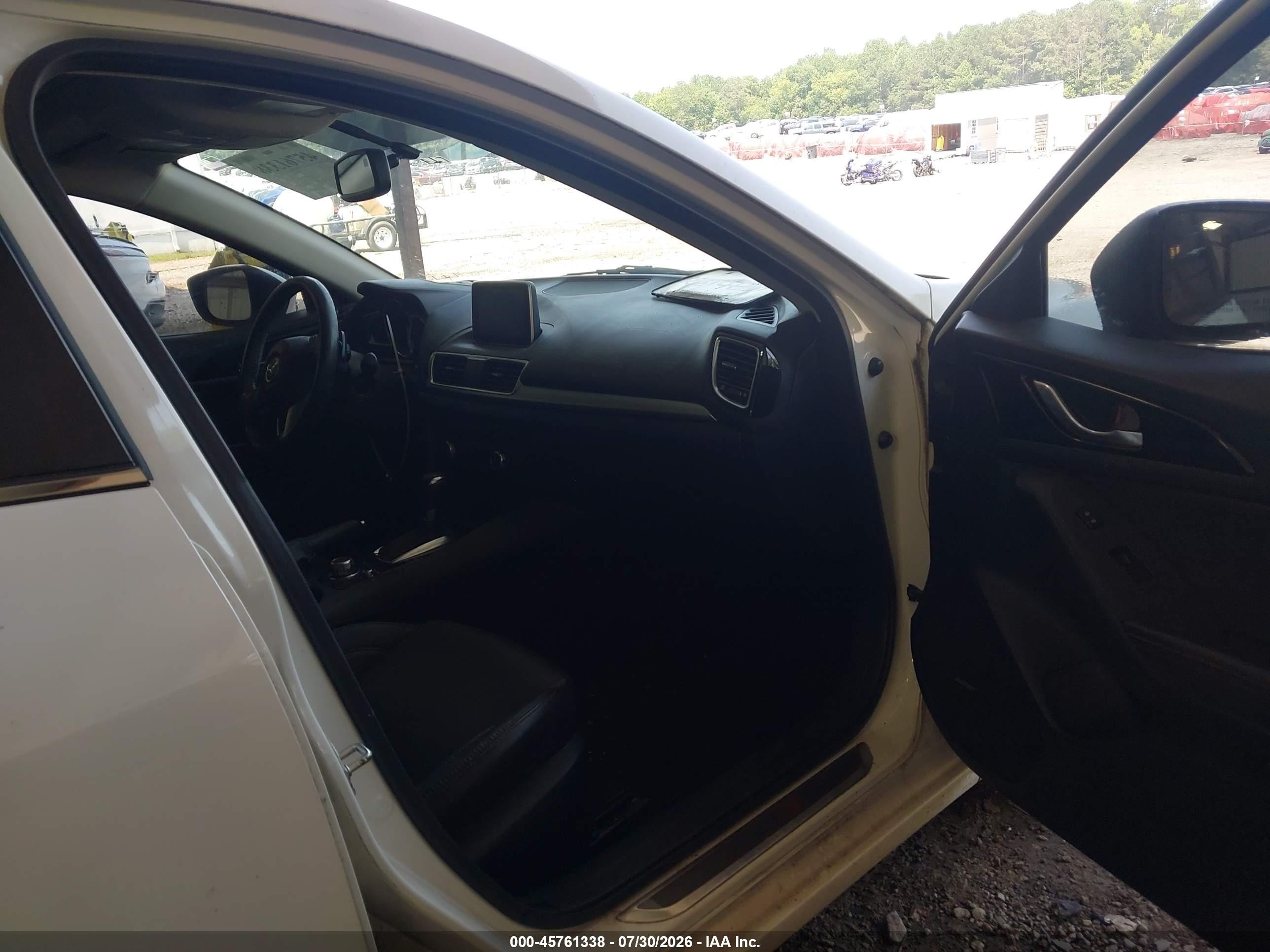 2015 Mazda Mazda3 S Touring Белый vin: JM1BM1L32F1275655