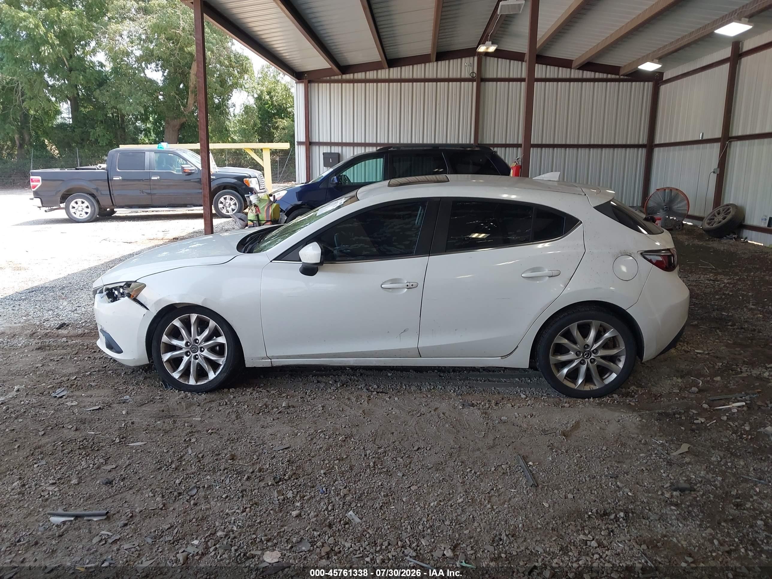2015 Mazda Mazda3 S Touring Белый vin: JM1BM1L32F1275655
