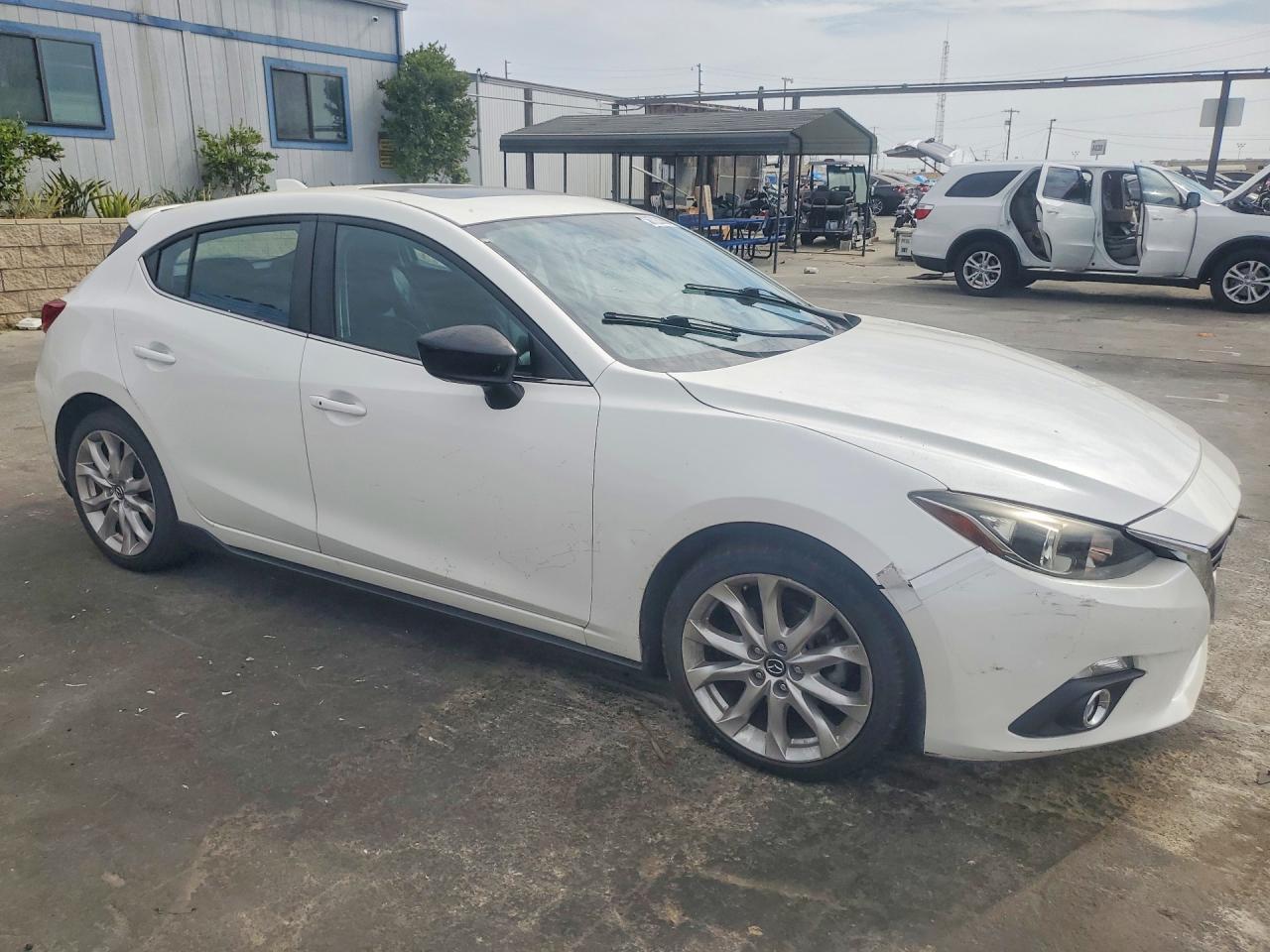 2015 Mazda 3 Touring Белый vin: JM1BM1L35F1267324