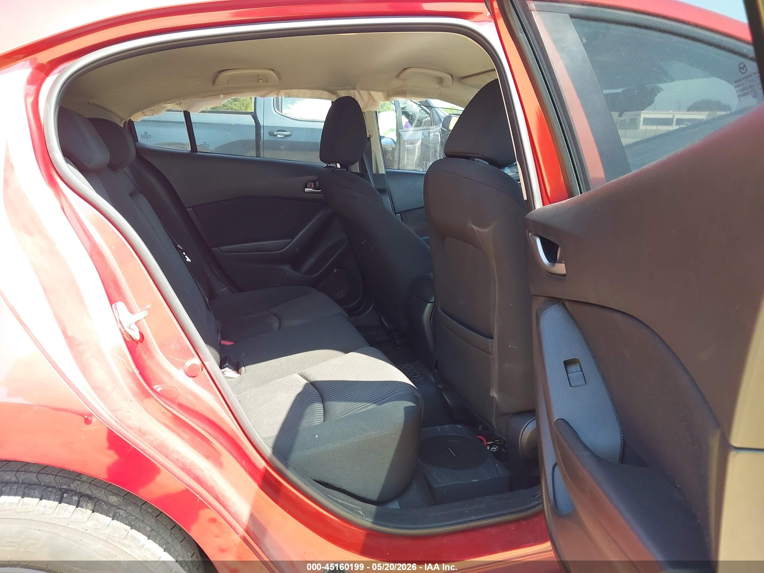 2014 Mazda Mazda3 I Touring Red vin: JM1BM1L70E1205783