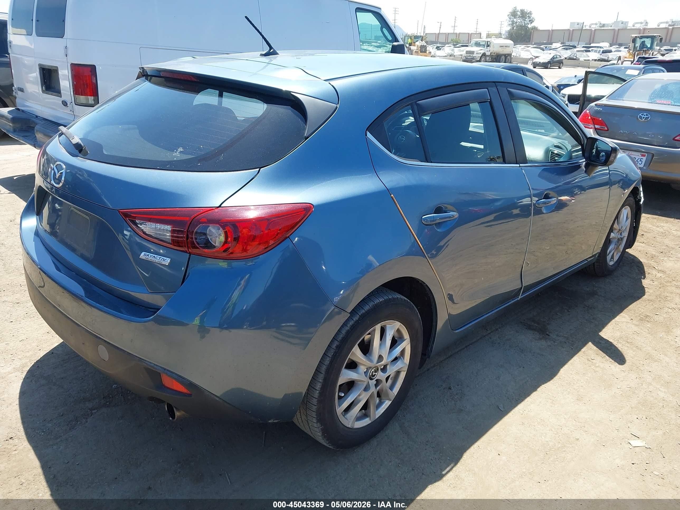 2014 Mazda Mazda3 I Touring Синий vin: JM1BM1L71E1118085