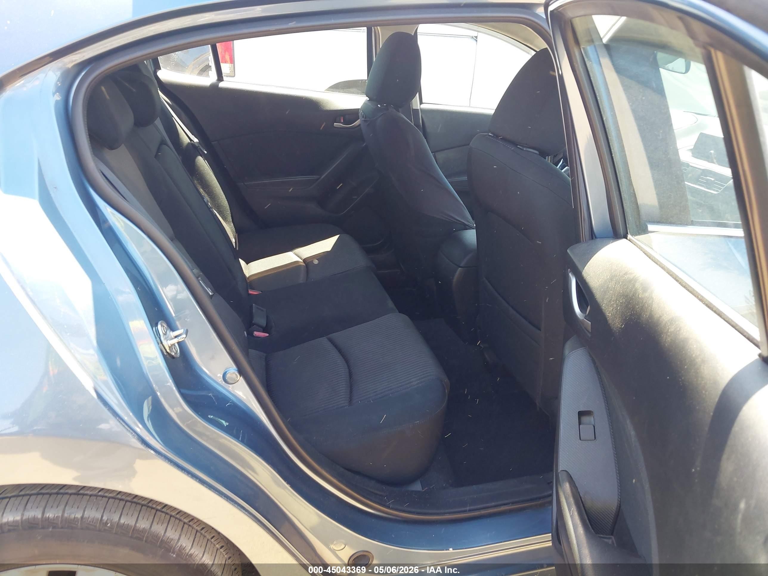 2014 Mazda Mazda3 I Touring Синий vin: JM1BM1L71E1118085