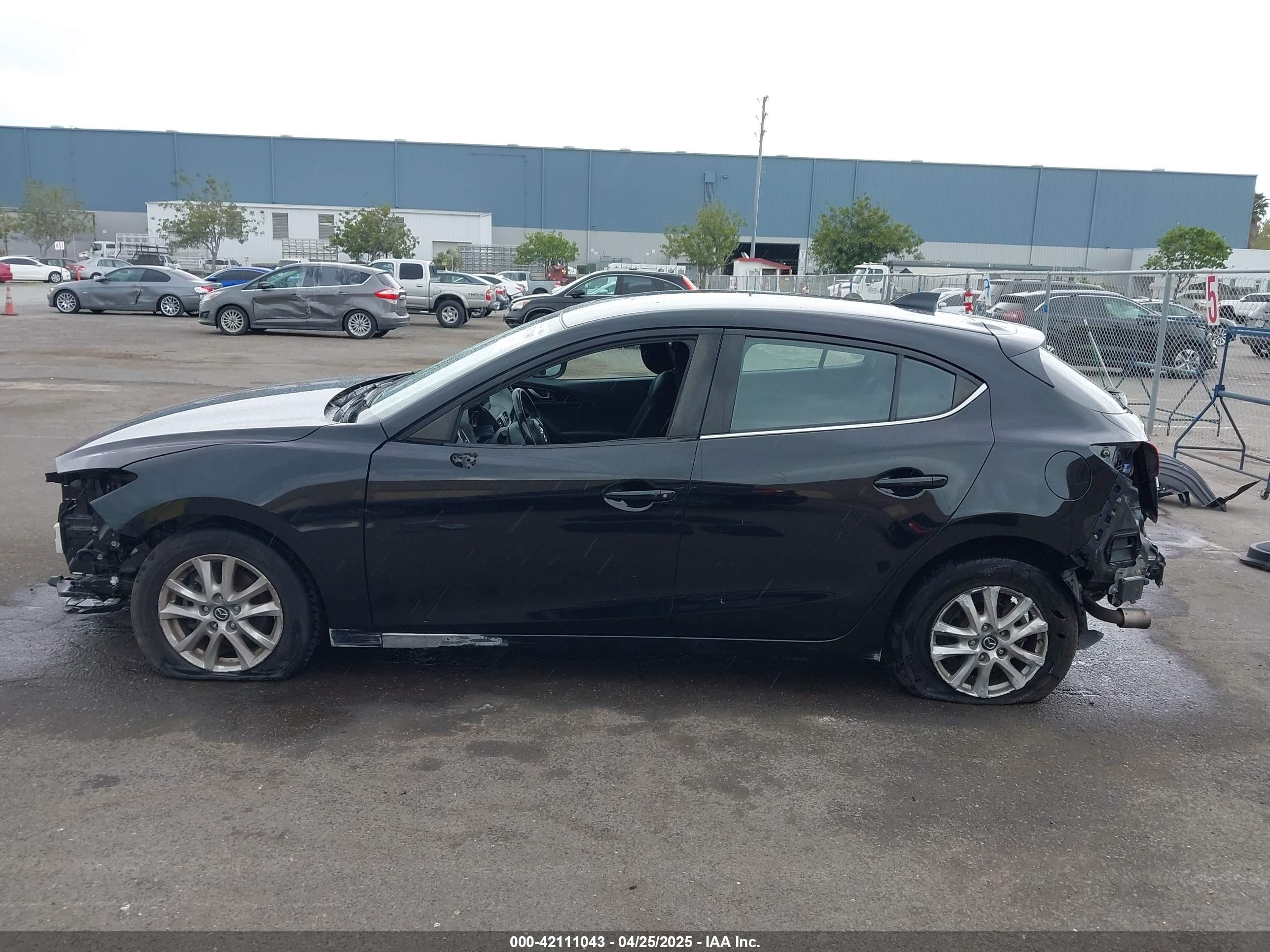 2014 Mazda Mazda3 I Touring Black vin: JM1BM1L73E1172987