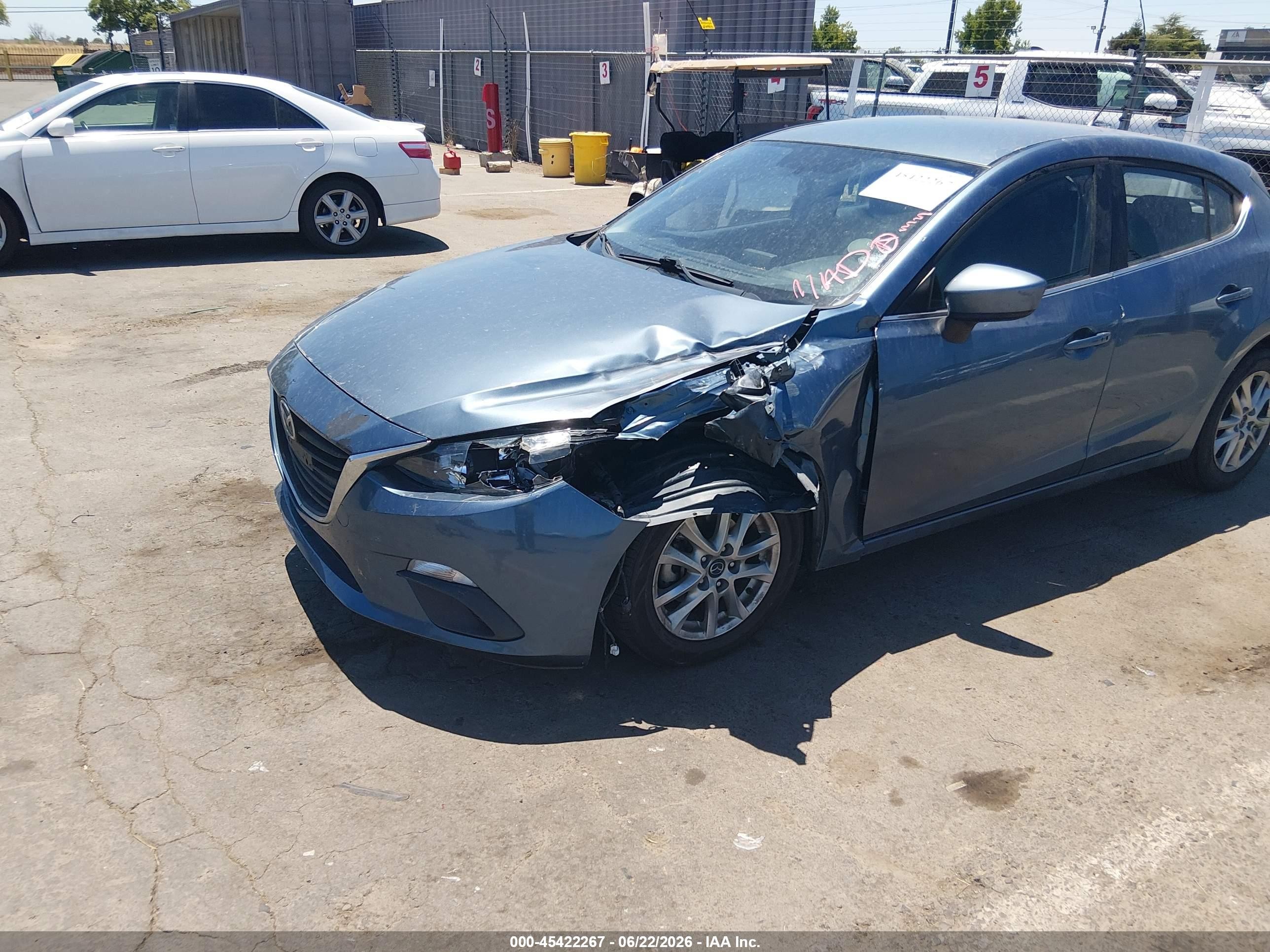 2014 Mazda Mazda3 I Touring Blue vin: JM1BM1L75E1118476