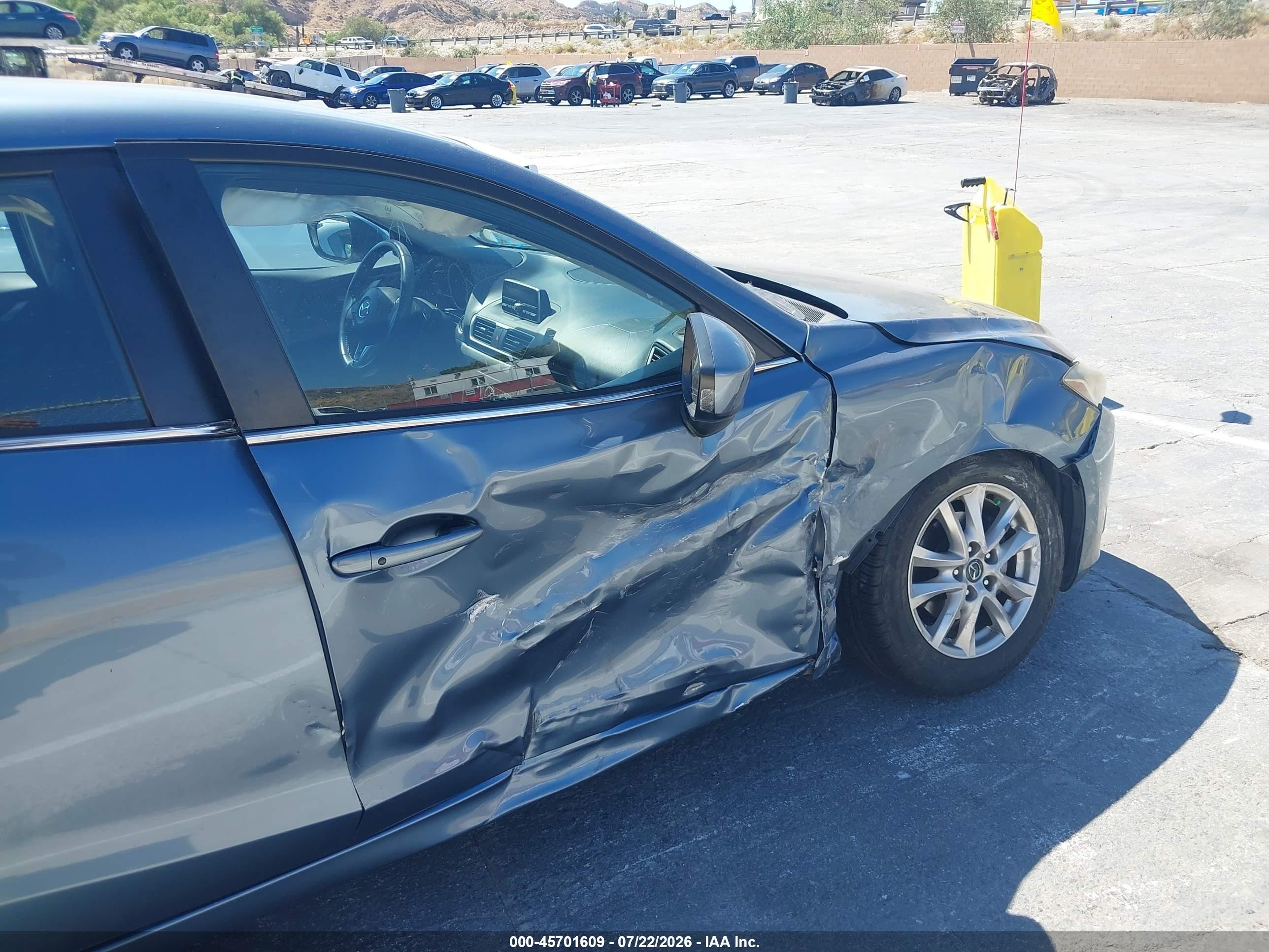 2014 Mazda Mazda3 I Touring Синий vin: JM1BM1L75E1204757