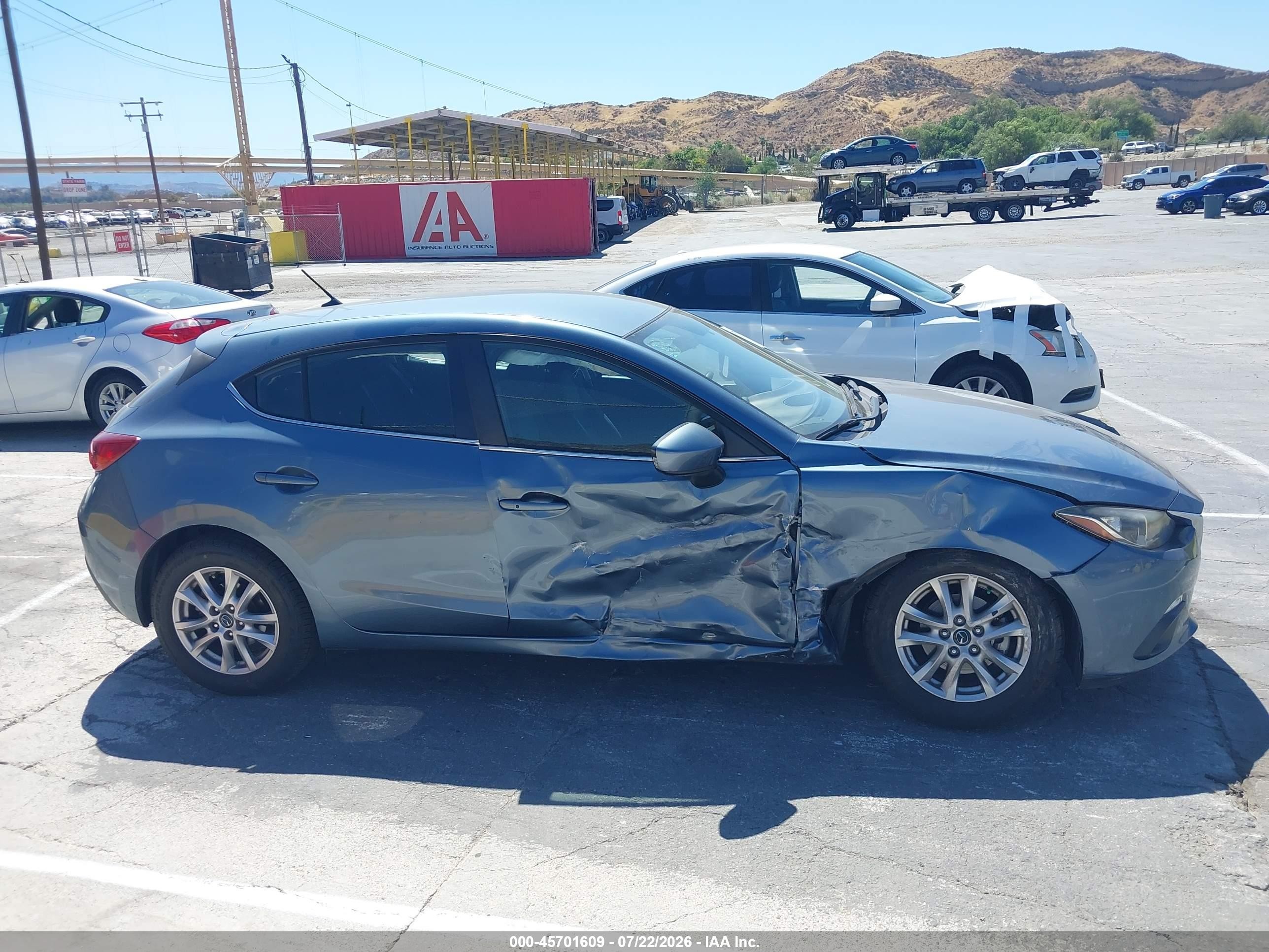 2014 Mazda Mazda3 I Touring Синий vin: JM1BM1L75E1204757
