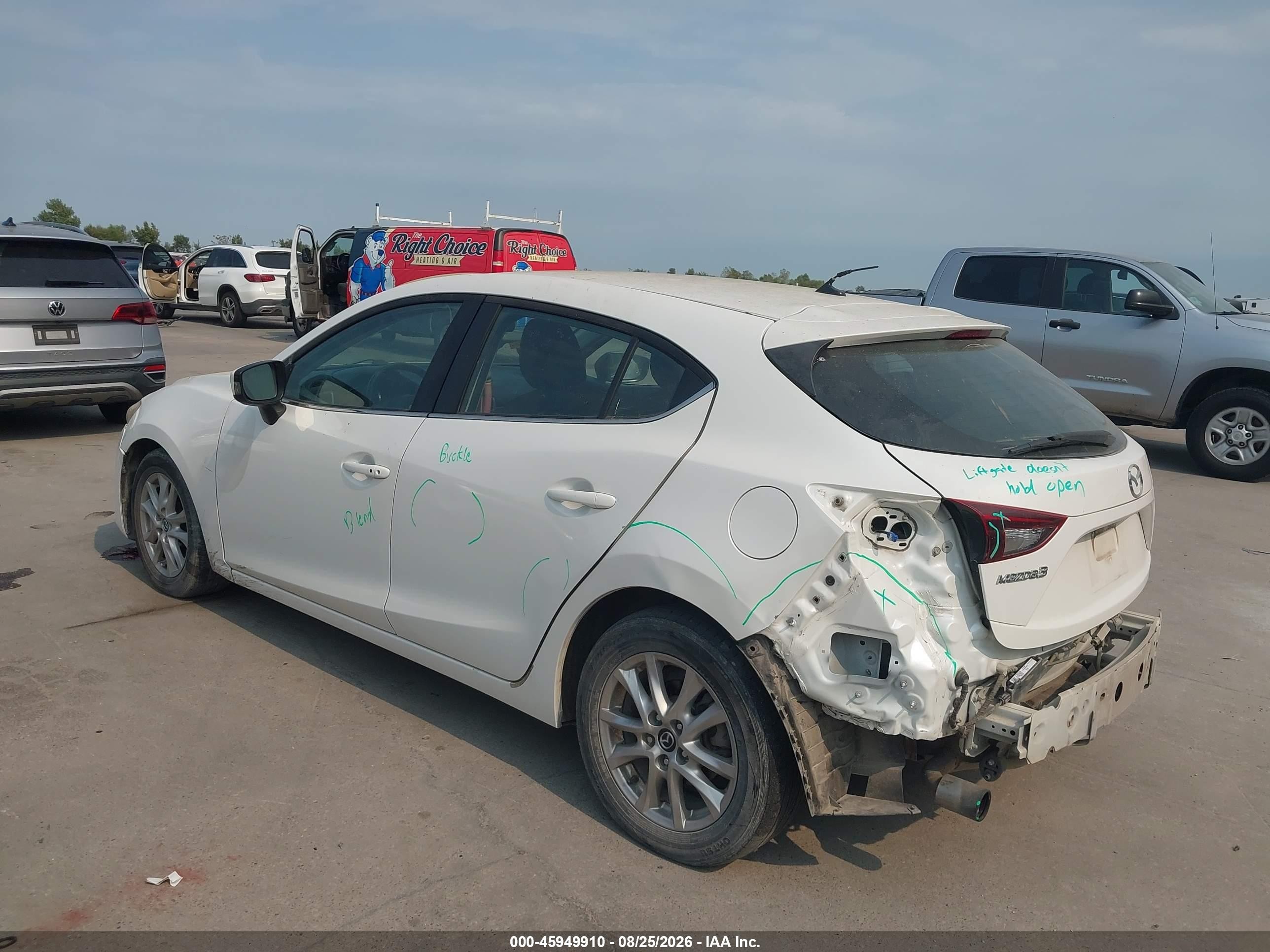 2014 Mazda Mazda3 I Touring White vin: JM1BM1L77E1167520