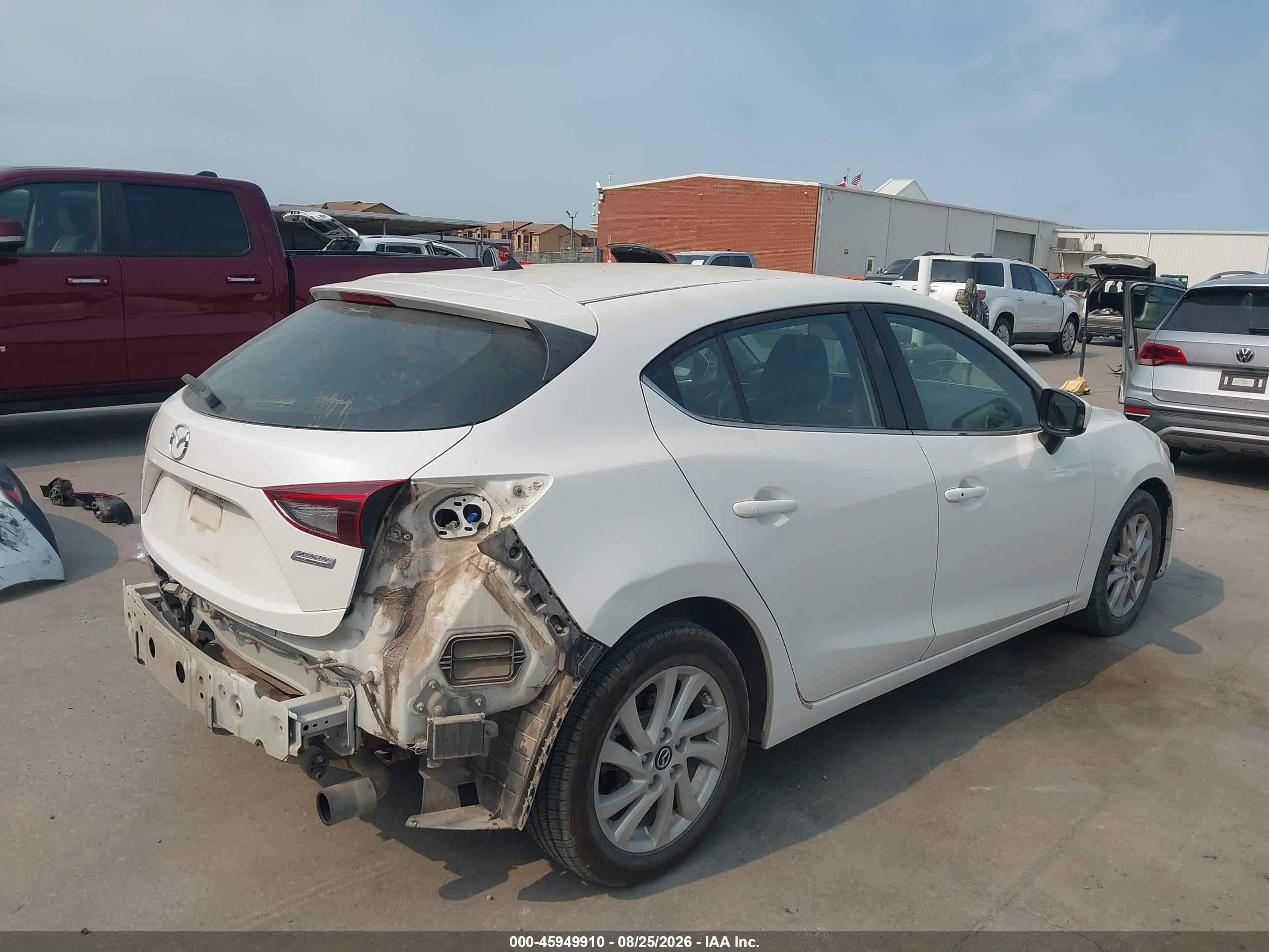 2014 Mazda Mazda3 I Touring White vin: JM1BM1L77E1167520