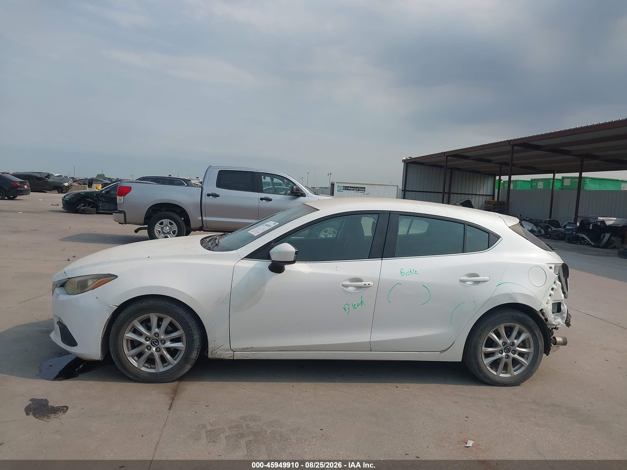 2014 Mazda Mazda3 I Touring White vin: JM1BM1L77E1167520