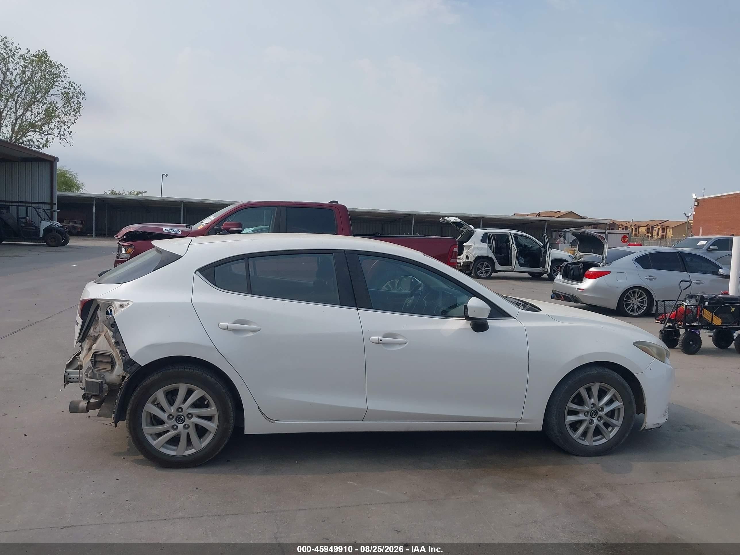 2014 Mazda Mazda3 I Touring White vin: JM1BM1L77E1167520