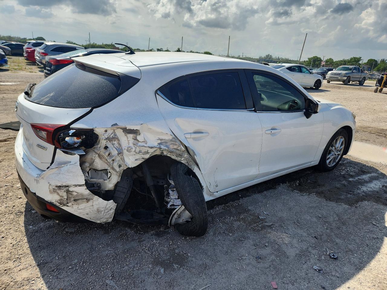 2014 Mazda 3 Touring White vin: JM1BM1L79E1136429