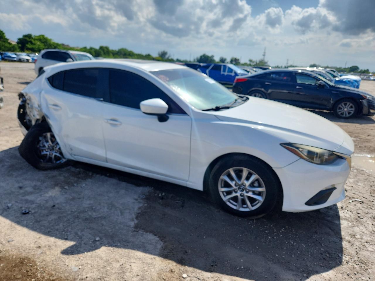 2014 Mazda 3 Touring White vin: JM1BM1L79E1136429