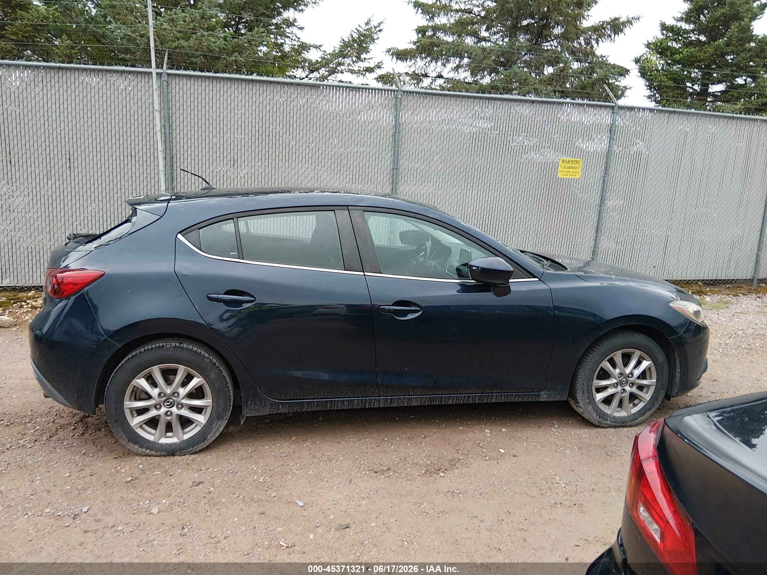 2015 Mazda Mazda3 I Touring Blue vin: JM1BM1L79F1232370