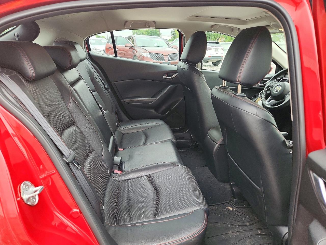 2015 Mazda 3 Grand Touring Red vin: JM1BM1M30F1232866