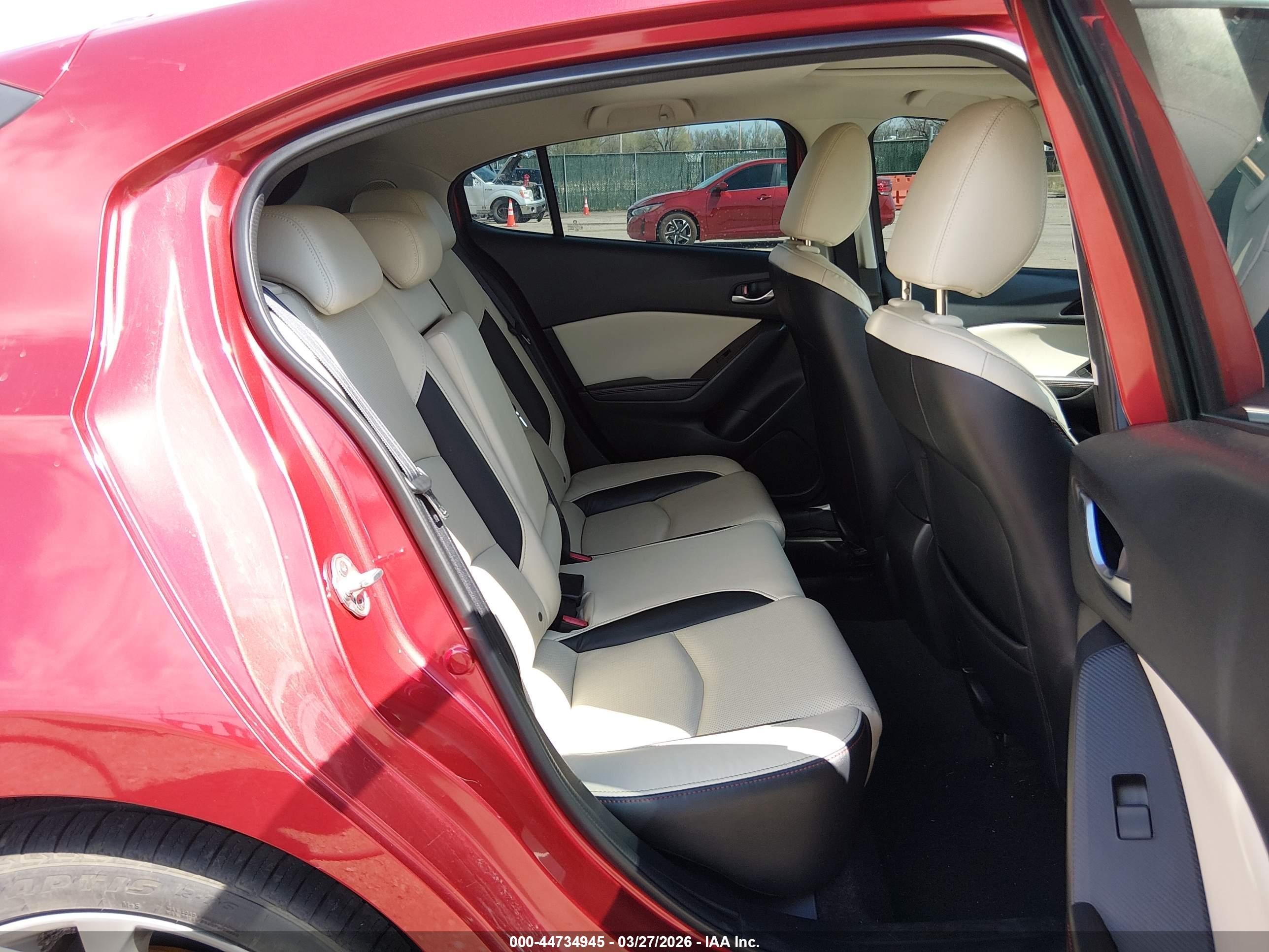 2014 Mazda Mazda3 S Grand Touring Red vin: JM1BM1M31E1103324