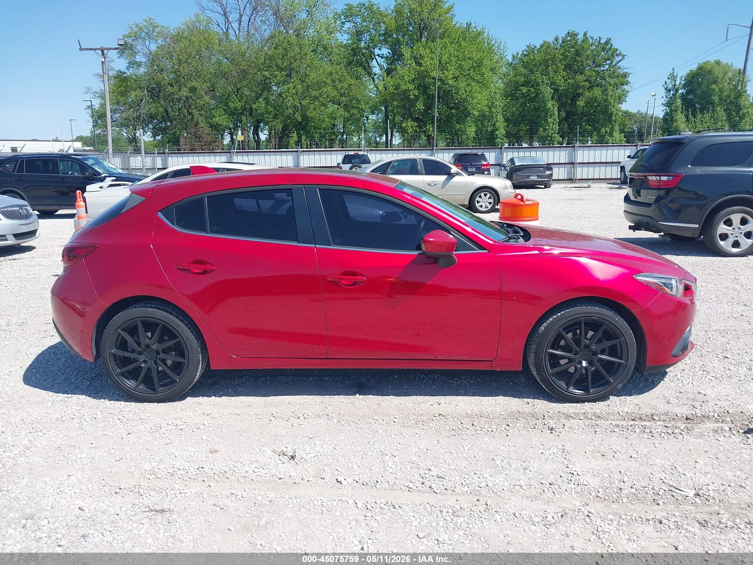 2015 Mazda Mazda3 S Grand Touring Red vin: JM1BM1M32F1258711