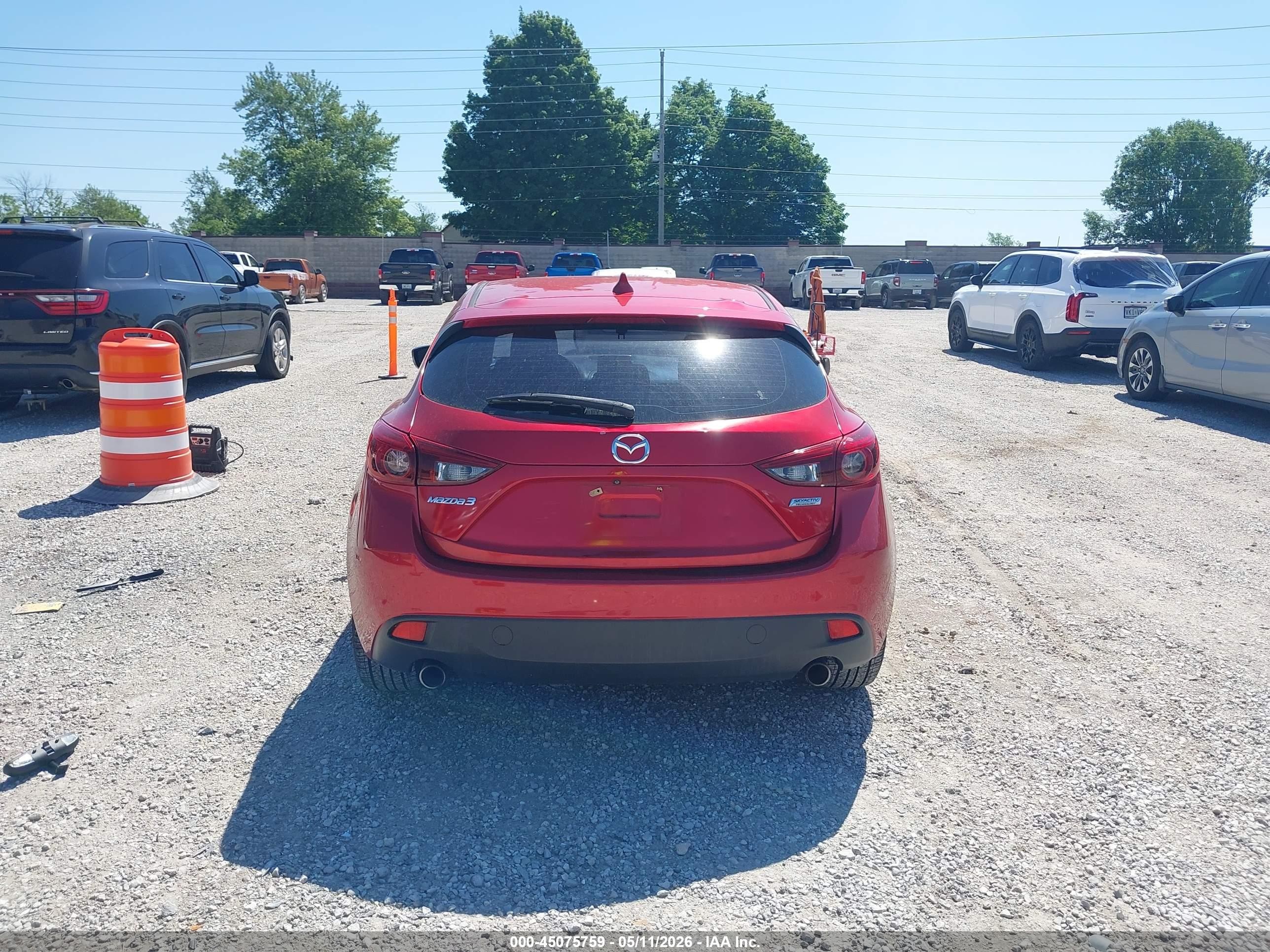 2015 Mazda Mazda3 S Grand Touring Red vin: JM1BM1M32F1258711