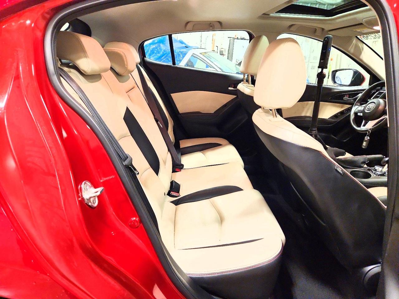 2015 Mazda 3 Grand Touring Red vin: JM1BM1M34F1228545