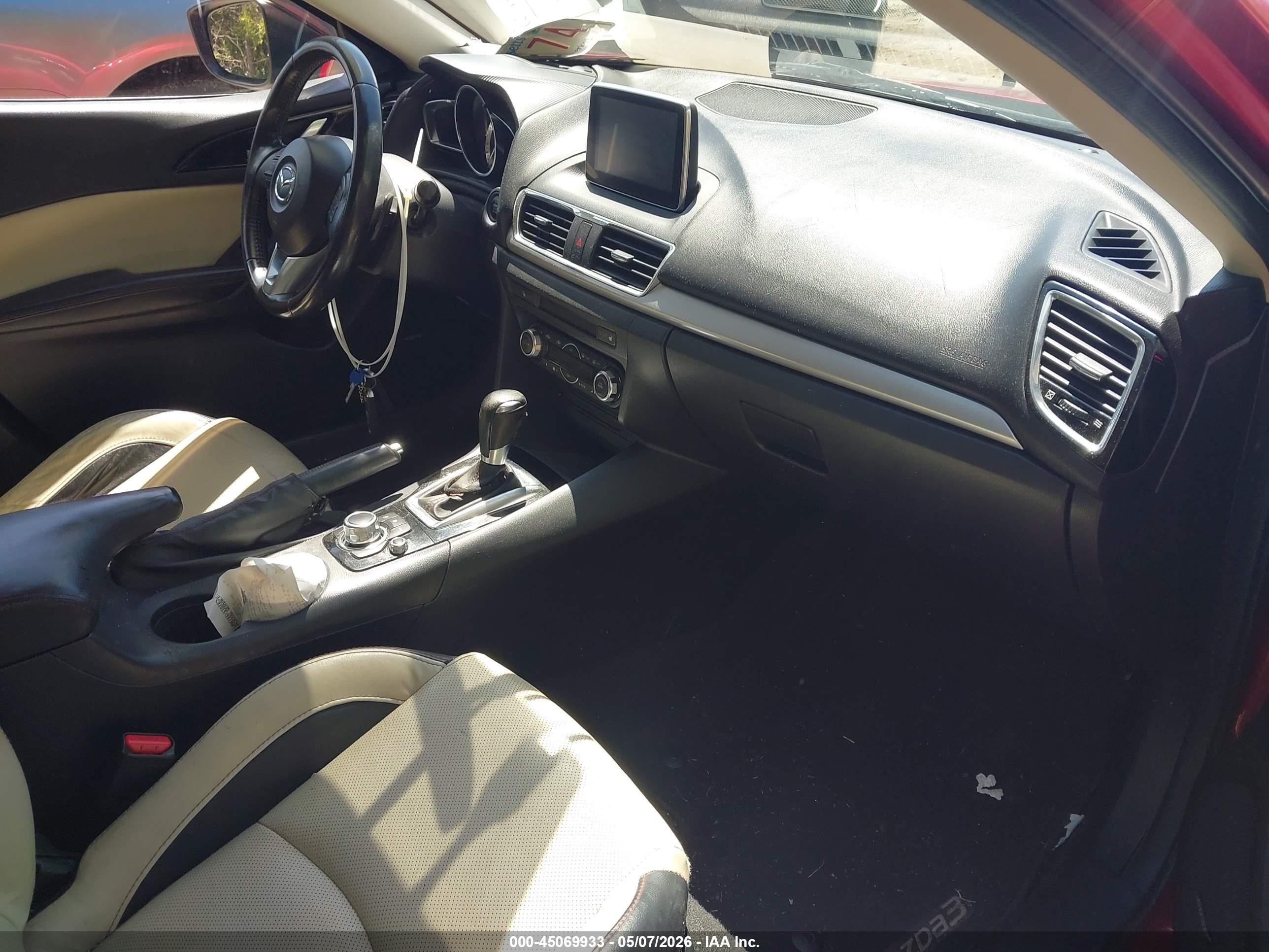 2014 Mazda Mazda3 S Grand Touring Red vin: JM1BM1M39E1102437