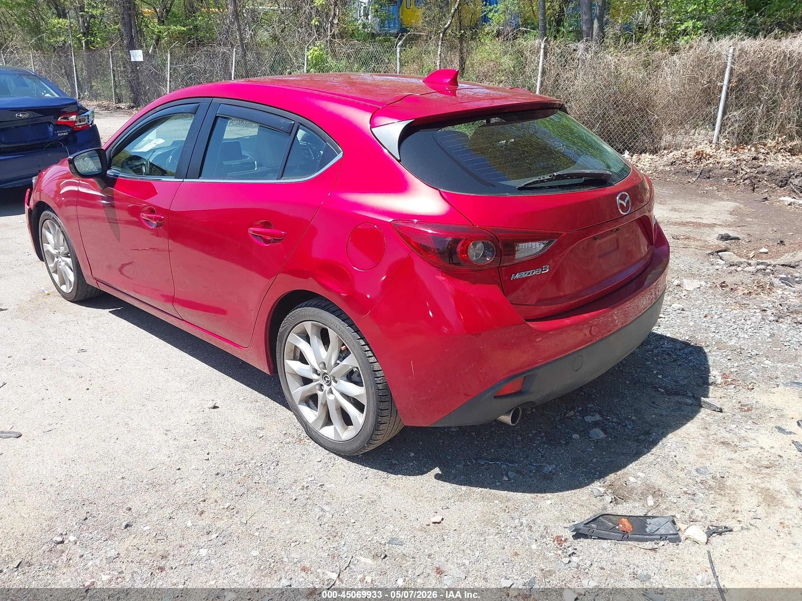2014 Mazda Mazda3 S Grand Touring Red vin: JM1BM1M39E1102437