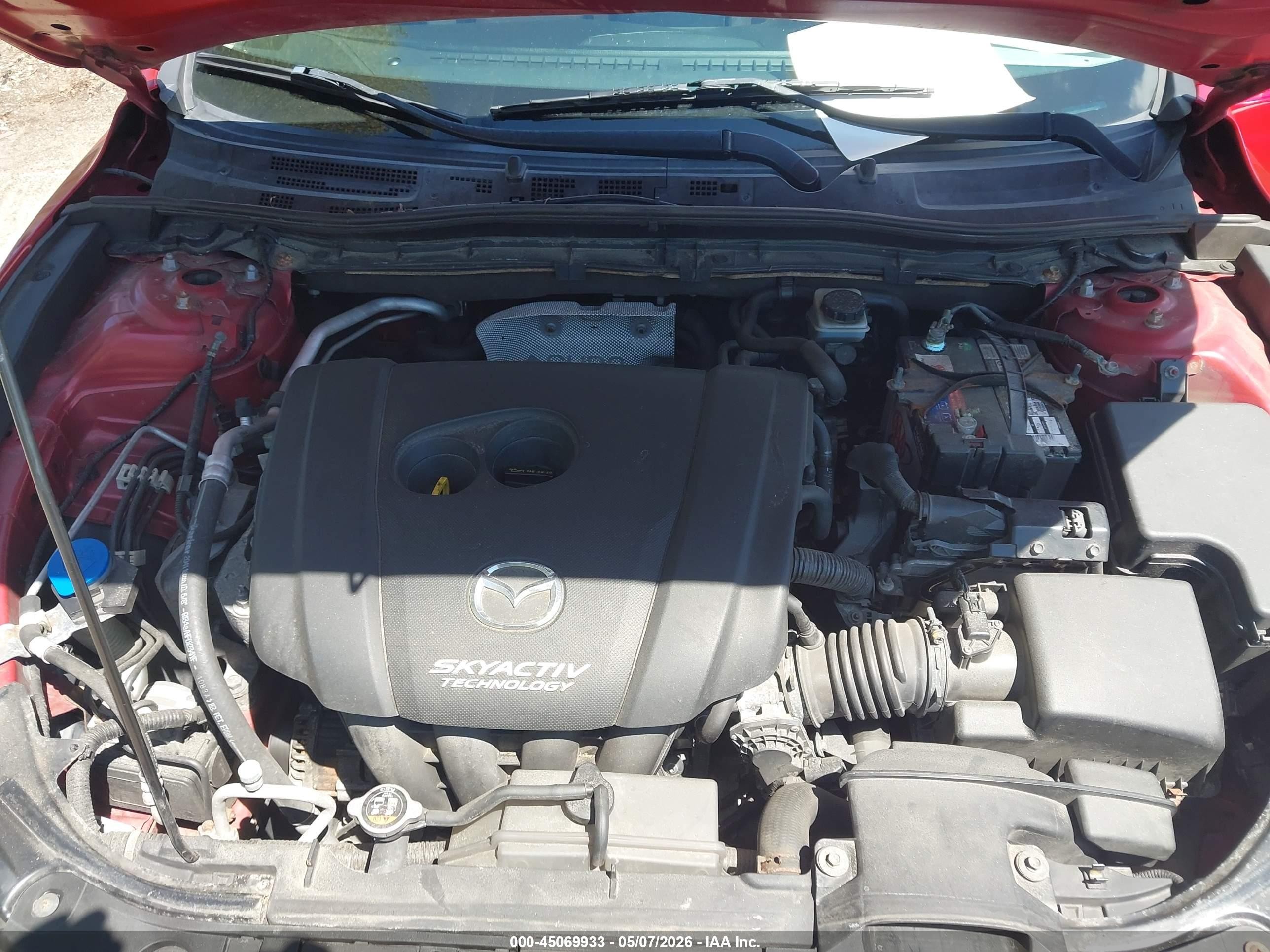 2014 Mazda Mazda3 S Grand Touring Red vin: JM1BM1M39E1102437