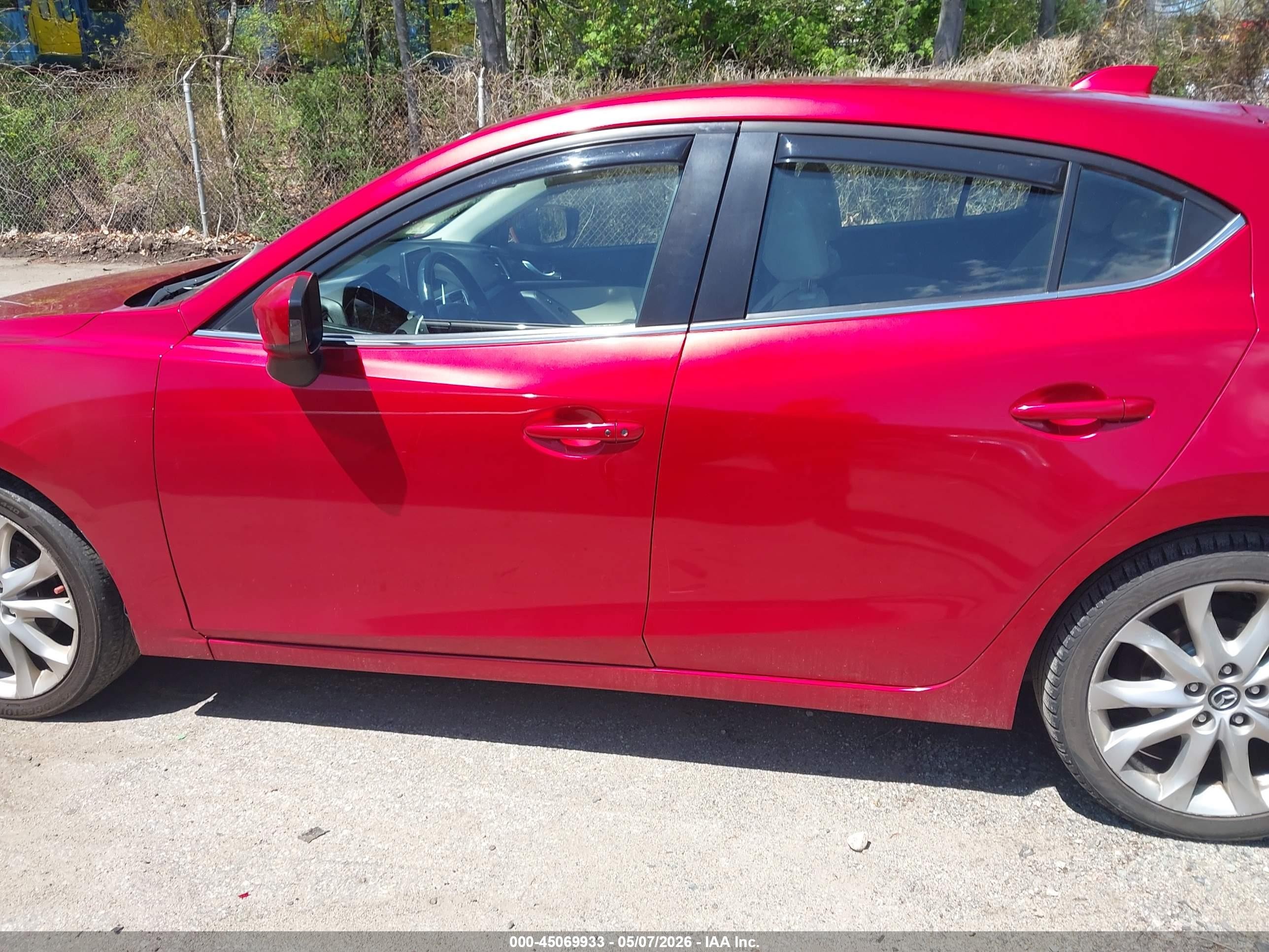 2014 Mazda Mazda3 S Grand Touring Red vin: JM1BM1M39E1102437