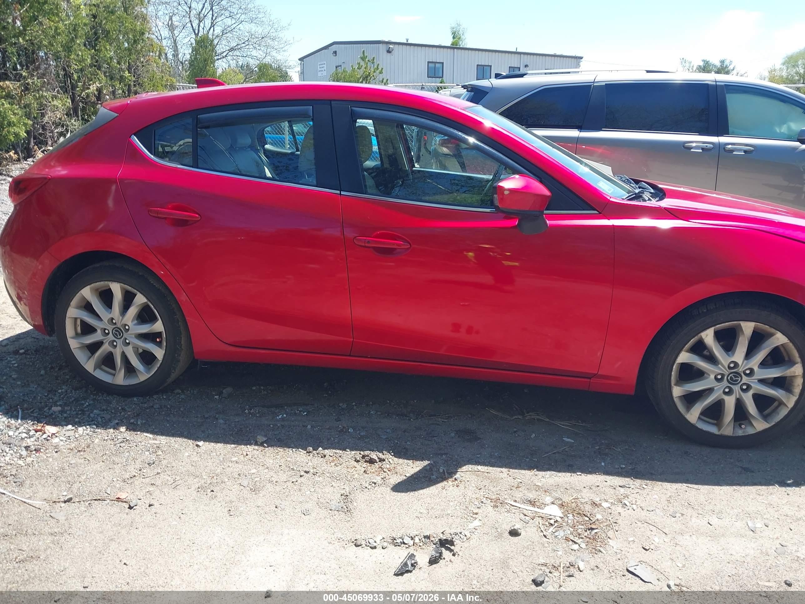 2014 Mazda Mazda3 S Grand Touring Red vin: JM1BM1M39E1102437