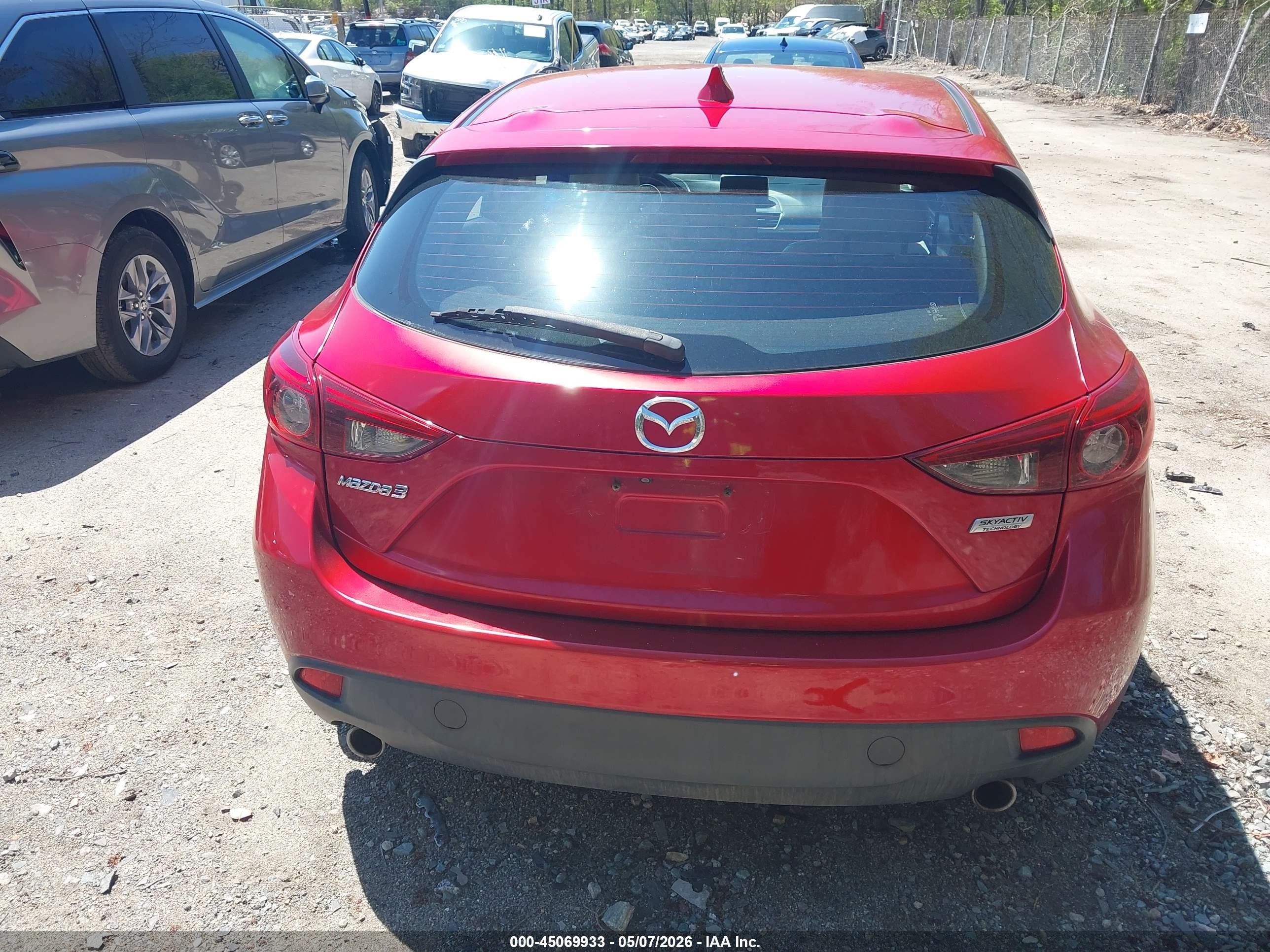 2014 Mazda Mazda3 S Grand Touring Red vin: JM1BM1M39E1102437