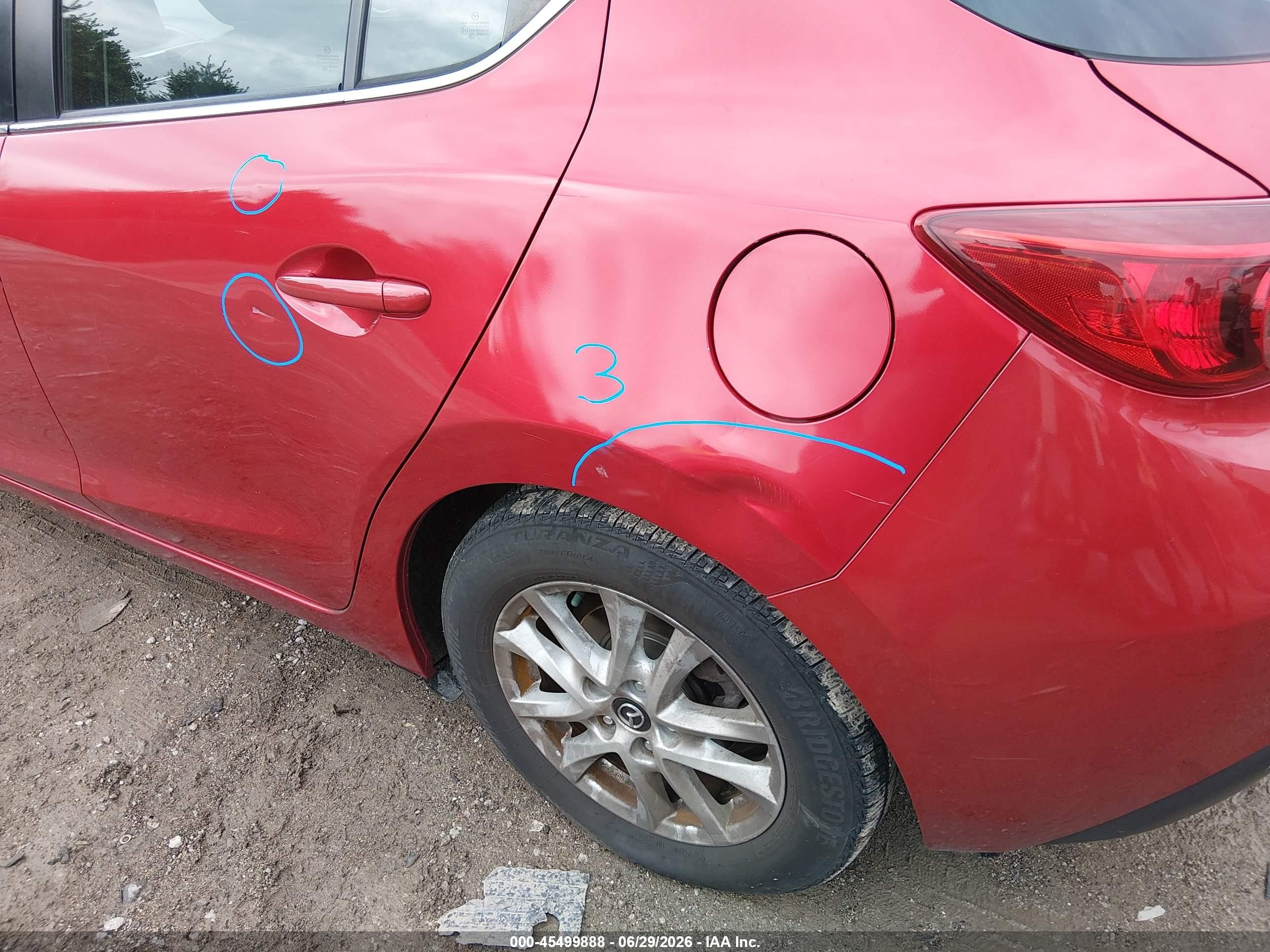 2014 Mazda Mazda3 I Grand Touring Red vin: JM1BM1M72E1159131