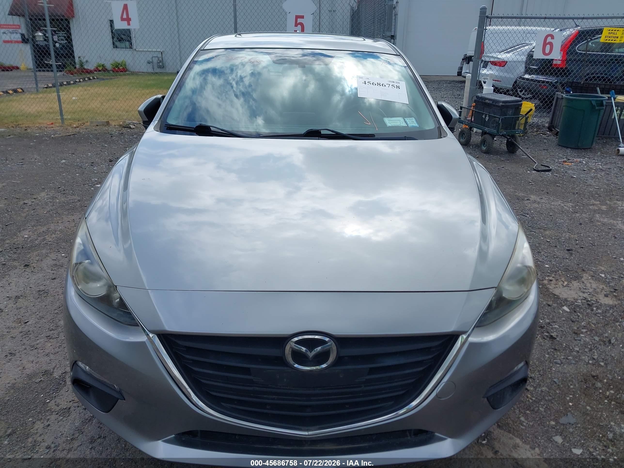 2014 Mazda Mazda3 I Grand Touring Silver vin: JM1BM1M74E1101571
