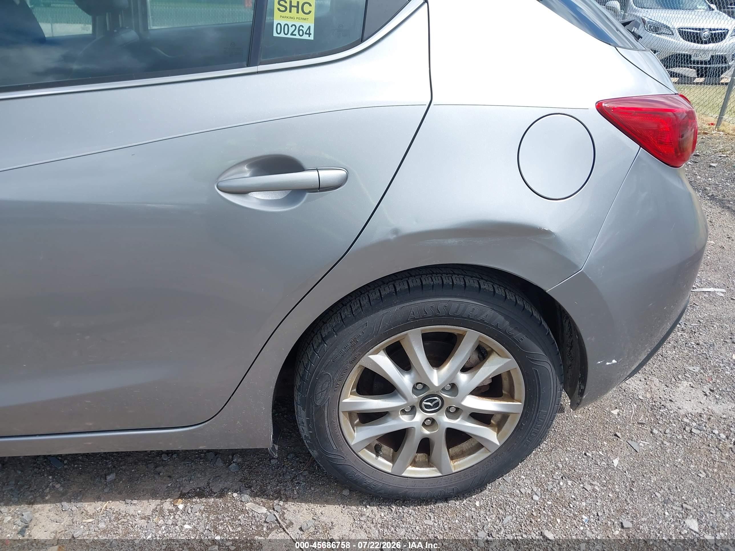 2014 Mazda Mazda3 I Grand Touring Silver vin: JM1BM1M74E1101571