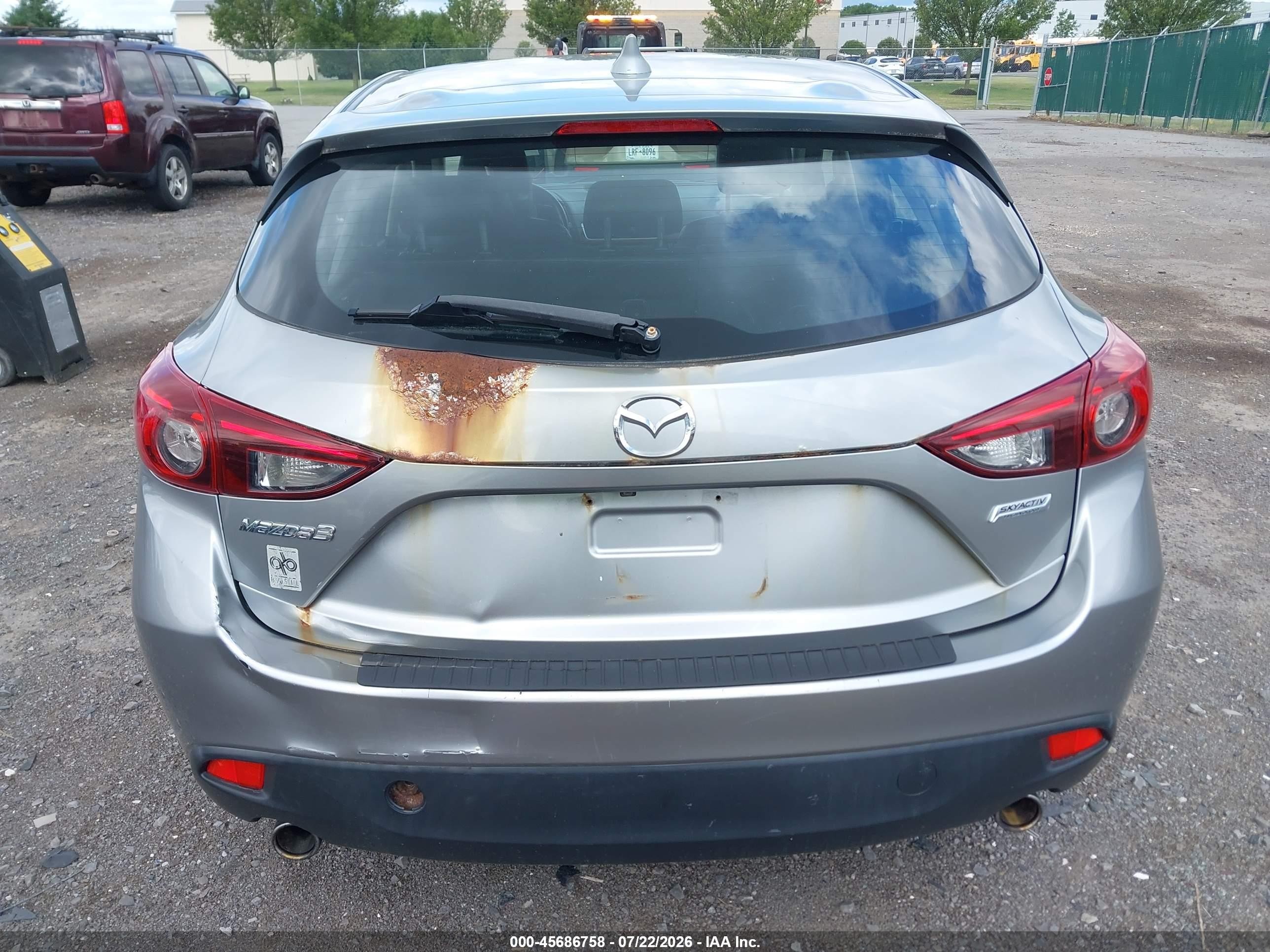 2014 Mazda Mazda3 I Grand Touring Silver vin: JM1BM1M74E1101571