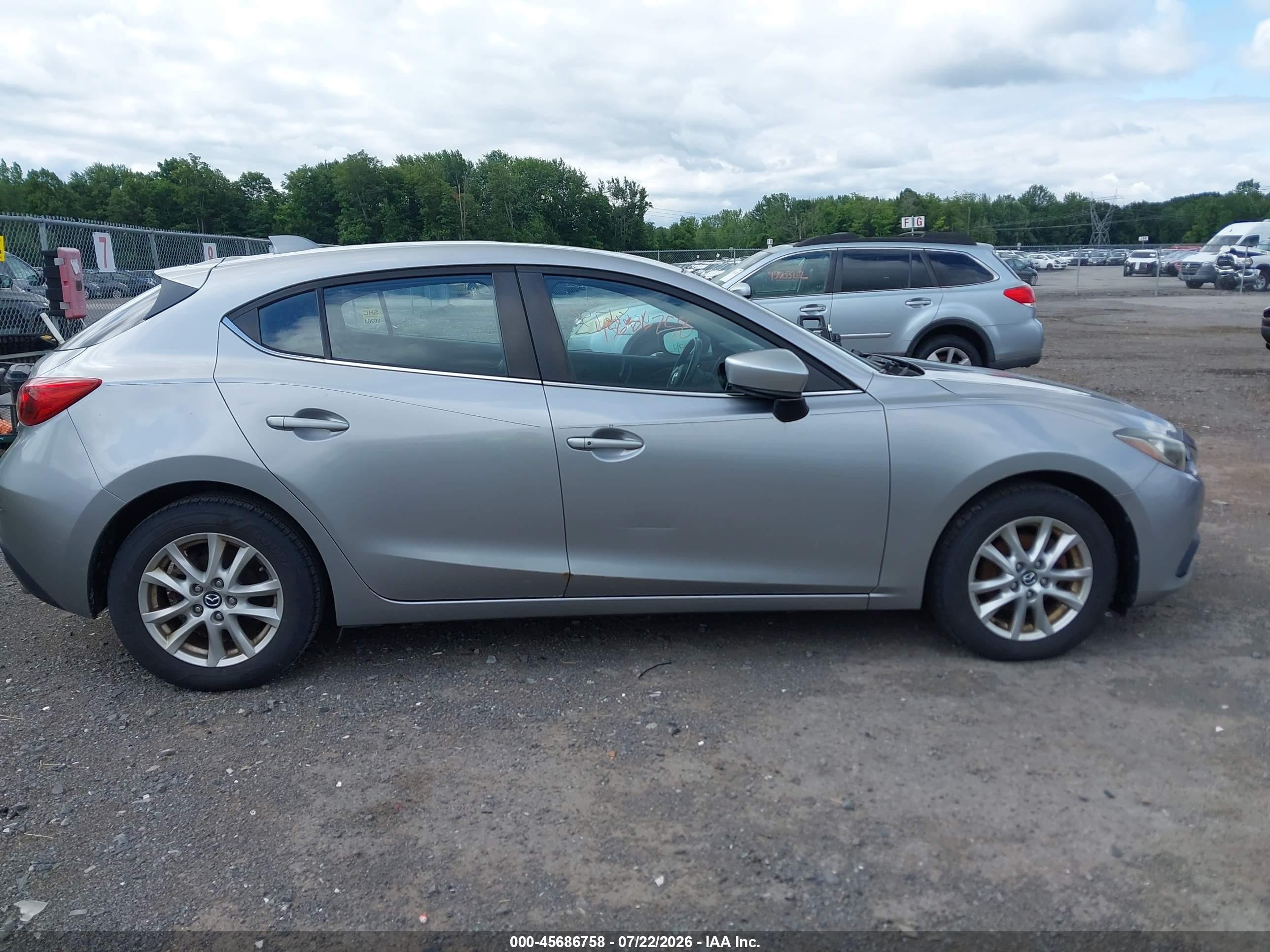 2014 Mazda Mazda3 I Grand Touring Silver vin: JM1BM1M74E1101571