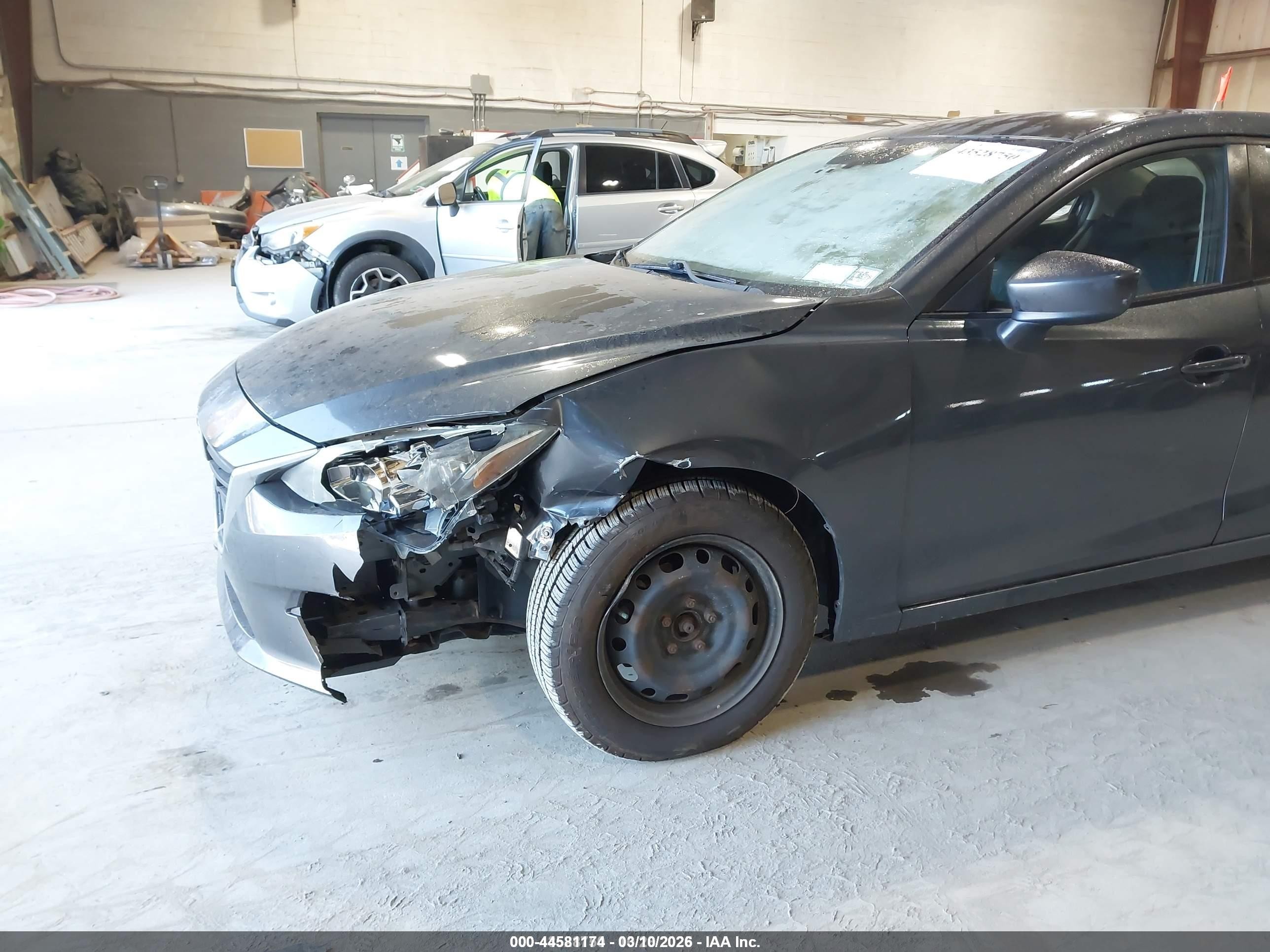 2015 Mazda Mazda3 I Sv Gray vin: JM1BM1T71F1224585