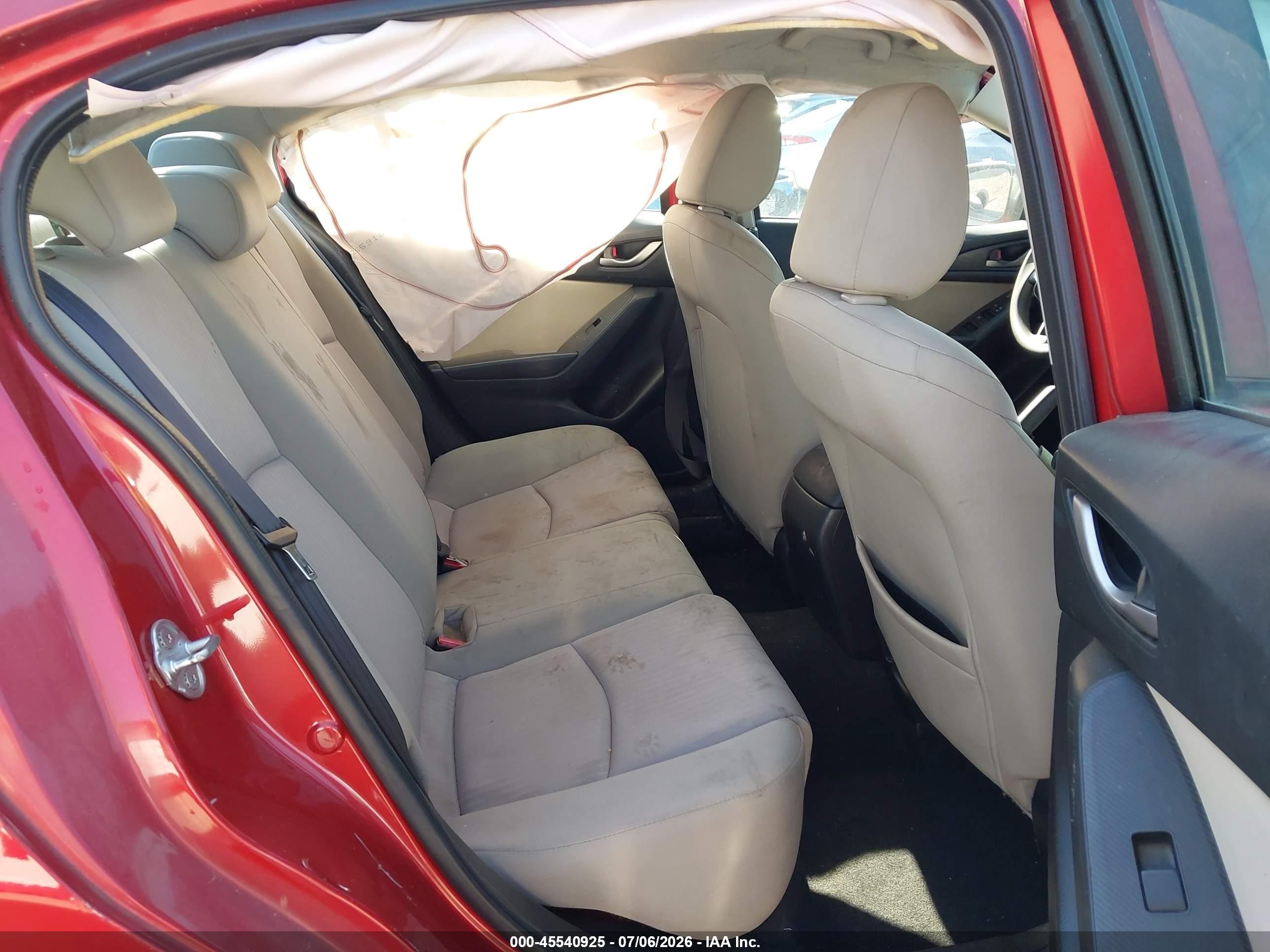 2015 Mazda Mazda3 I Sv Red vin: JM1BM1T71F1232590
